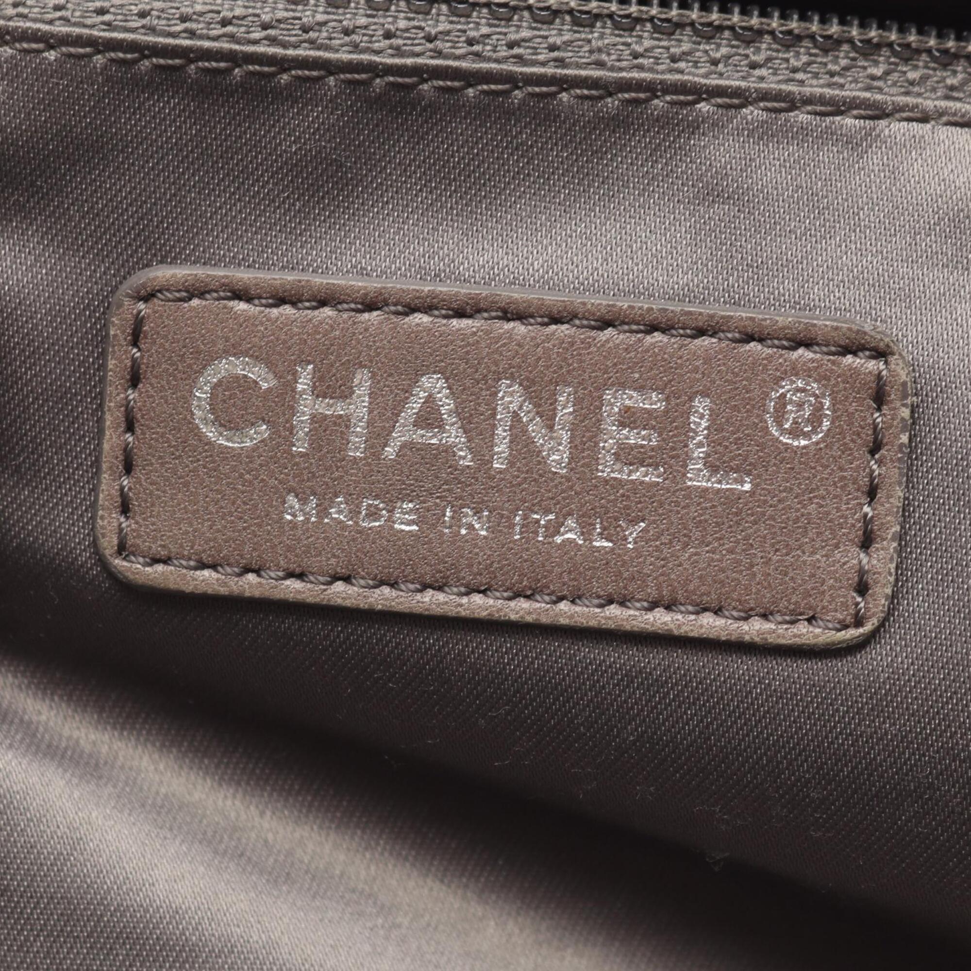 Chanel Black Leather Handbag Shoulder Bag (Pre-Owned)