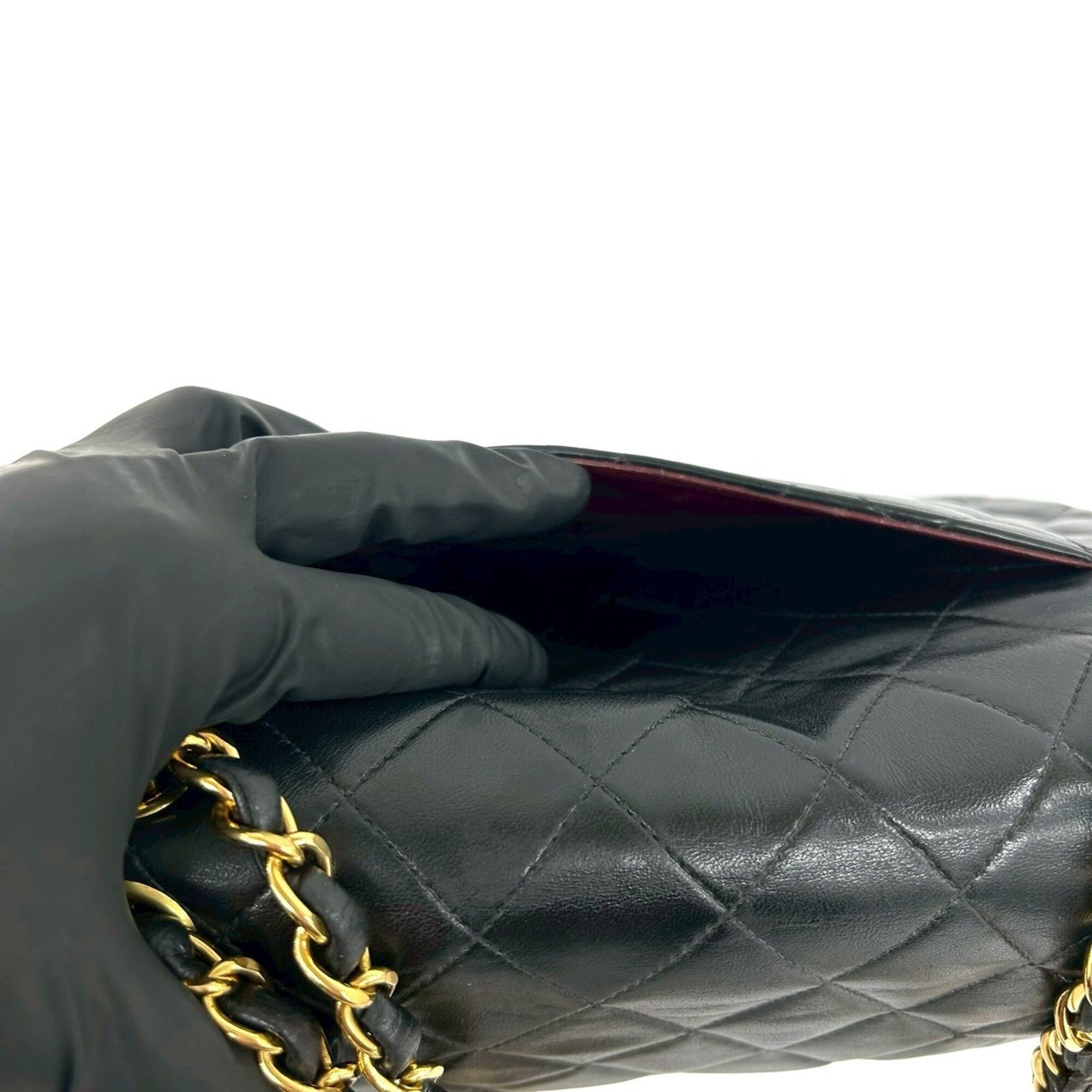 Chanel Black Leather Shoulder Bag (Pre-Owned)