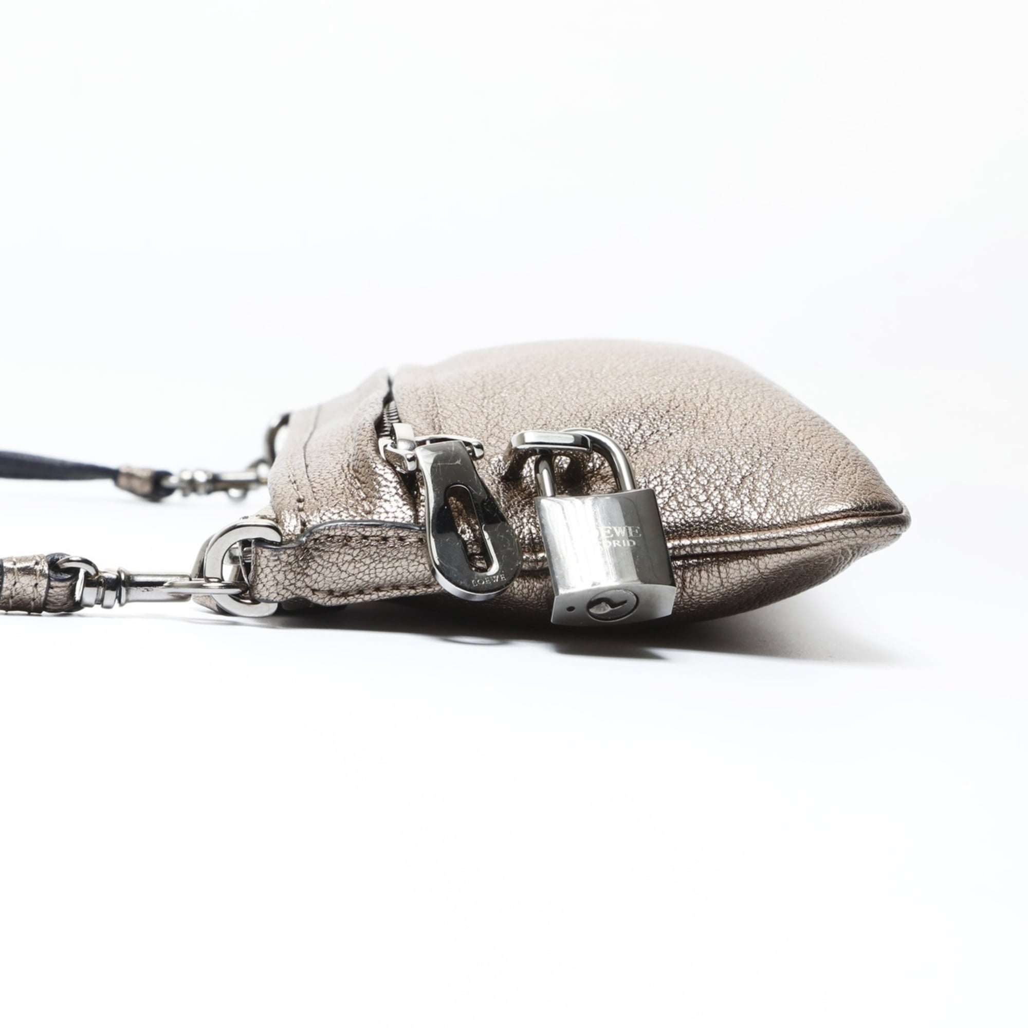 Loewe Gold Leather Shoulder Bag (Pre-Owned)