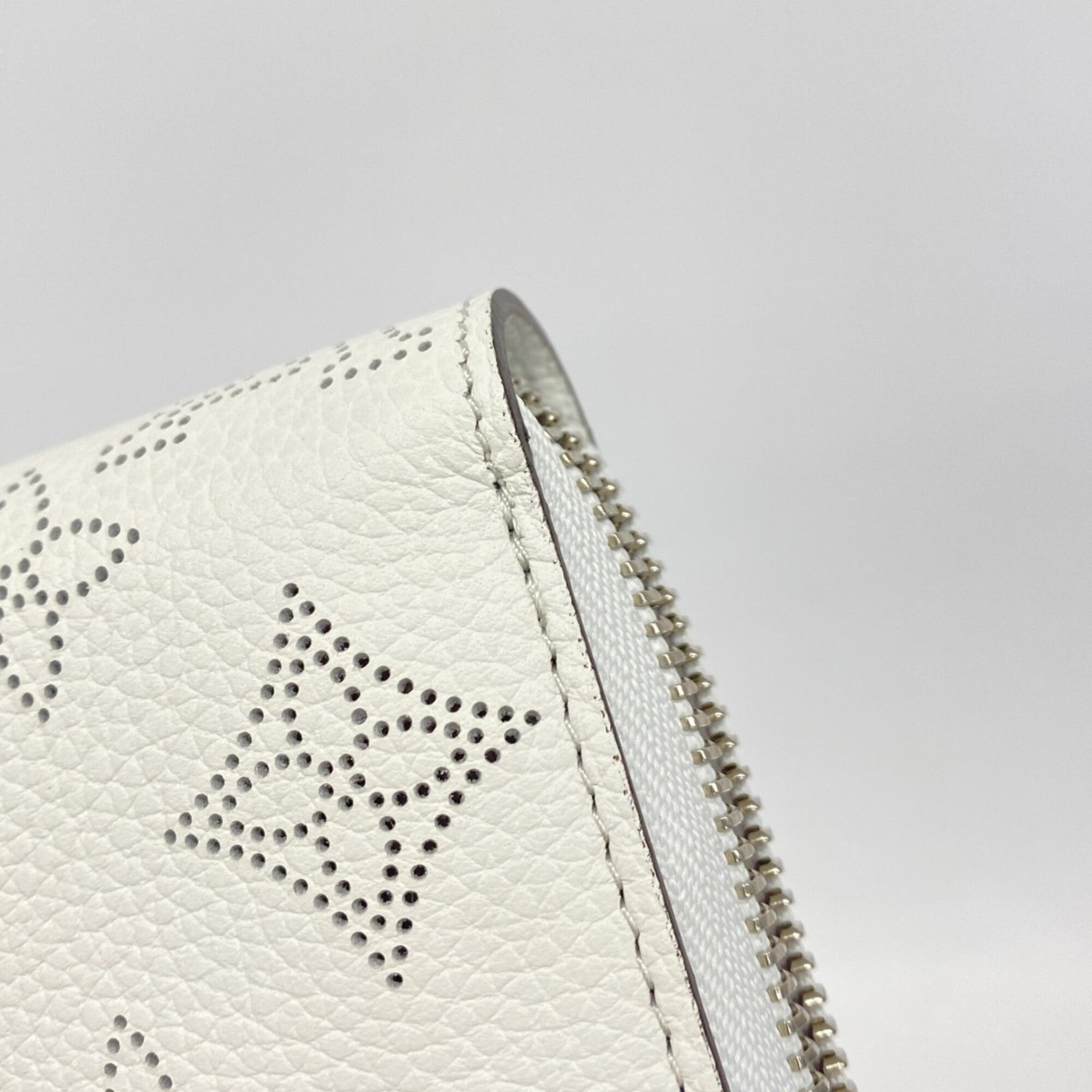 Louis Vuitton Blanc Long Wallet (Bi-Fold) (Pre-Owned)