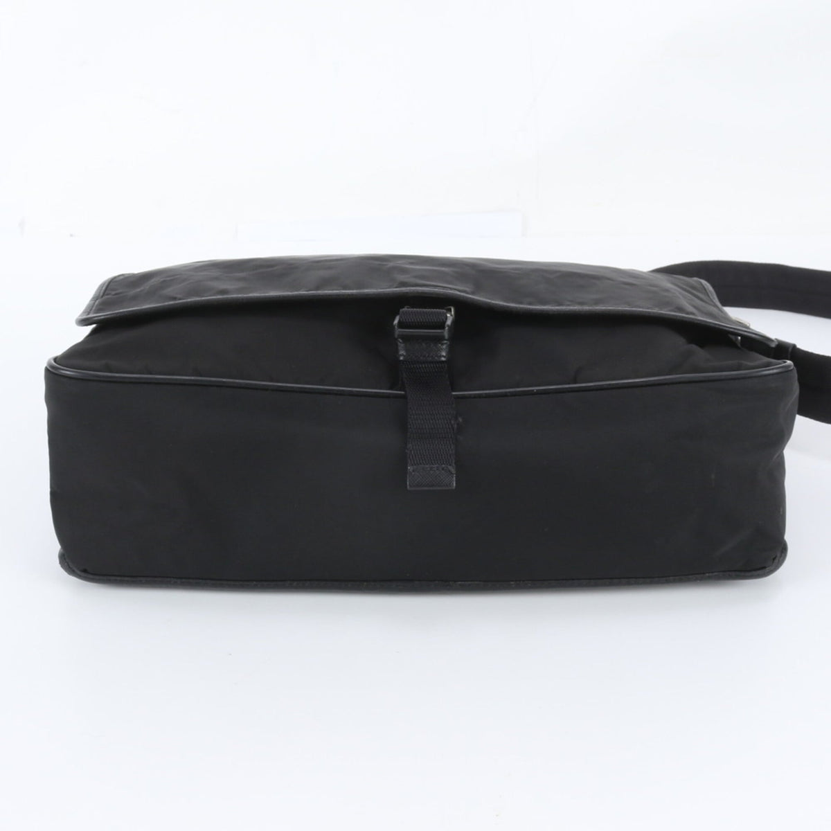 Prada Black Leather Nylon Messenger Bag Shoulder Bag (Pre-Owned)