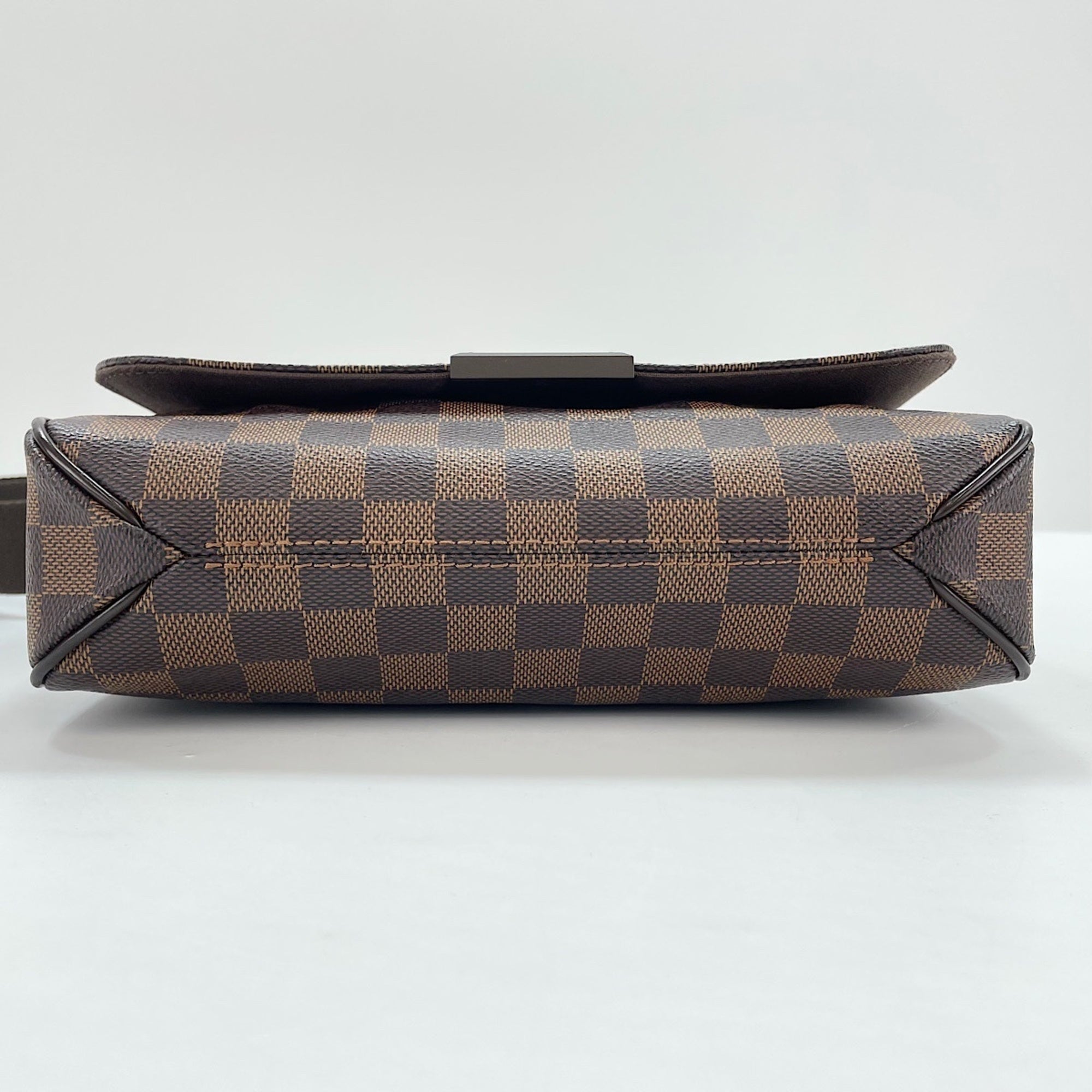 Louis Vuitton Brown Shoulder Bag (Pre-Owned)