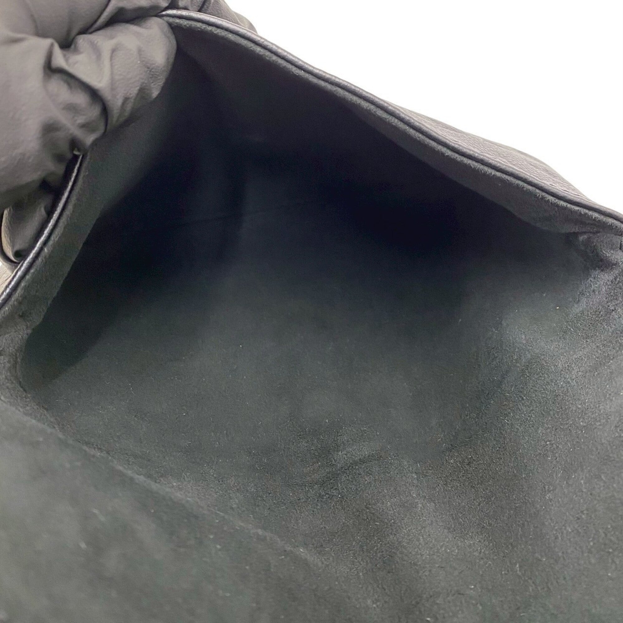 Louis Vuitton Black Leather Shoulder Bag (Pre-Owned)