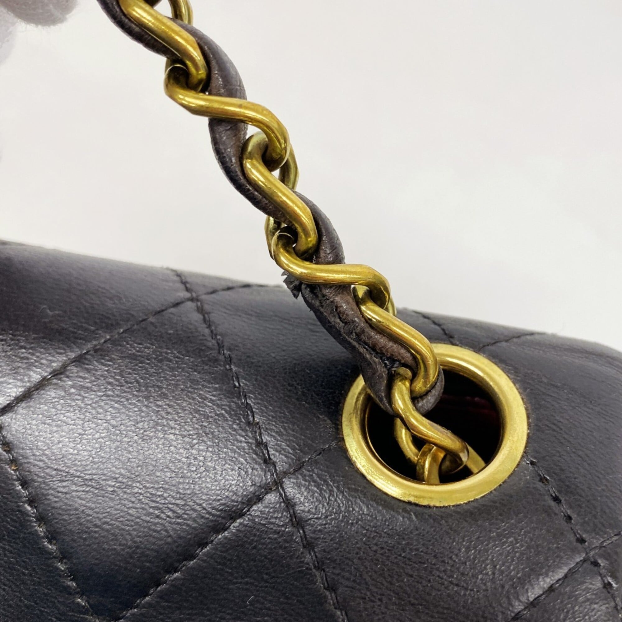 Chanel Black Leather Shoulder Bag (Pre-Owned)