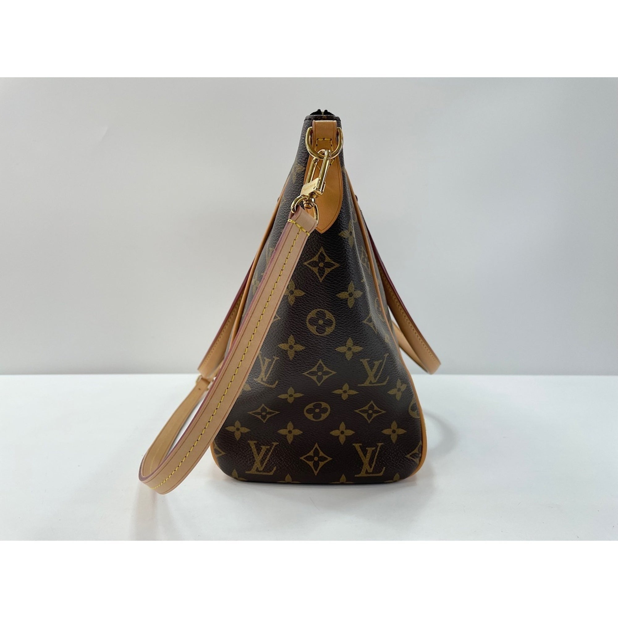 Louis Vuitton Brown Shoulder Bag (Pre-Owned)