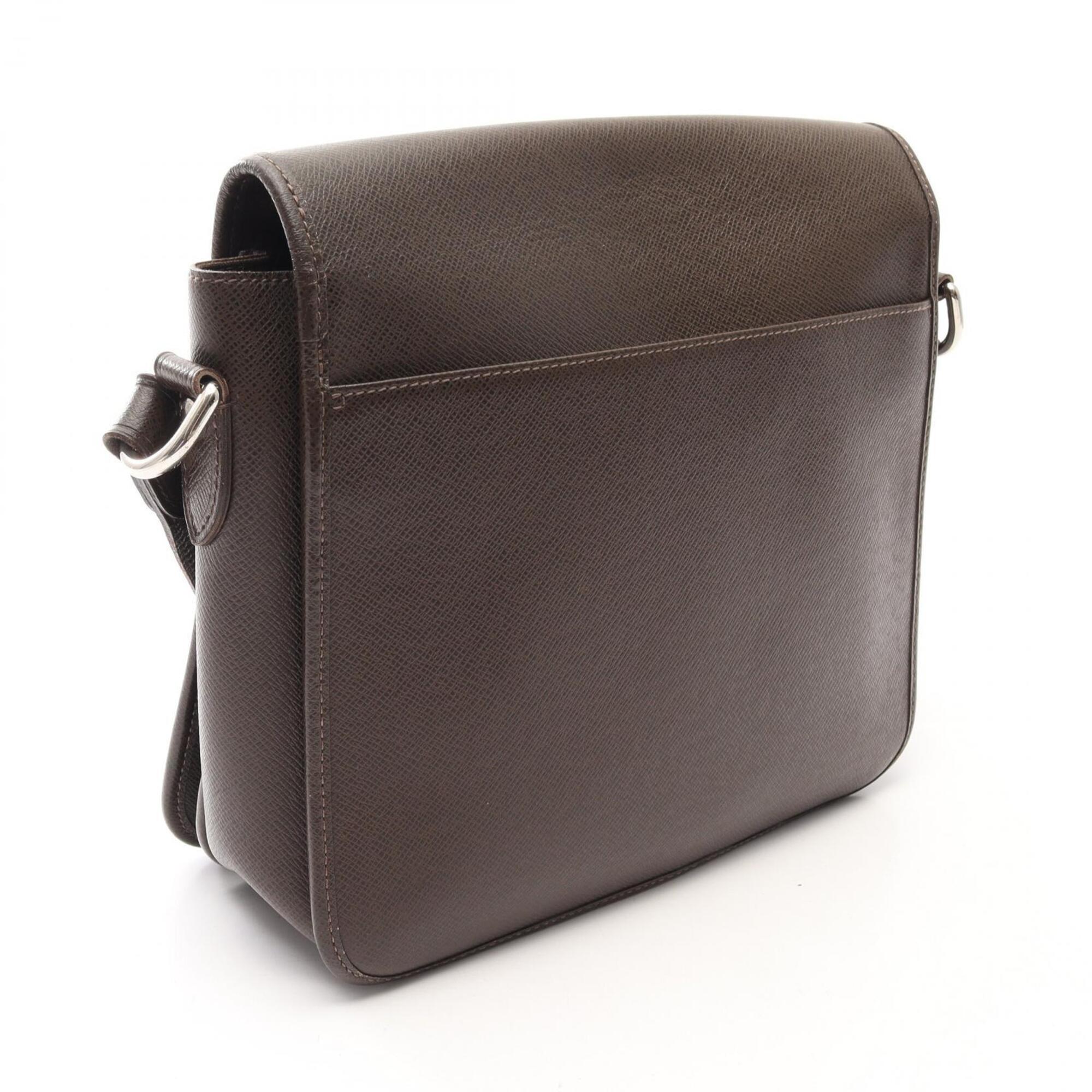 Louis Vuitton Brown Grizzly Taiga Leather Shoulder Bag (Pre-Owned)