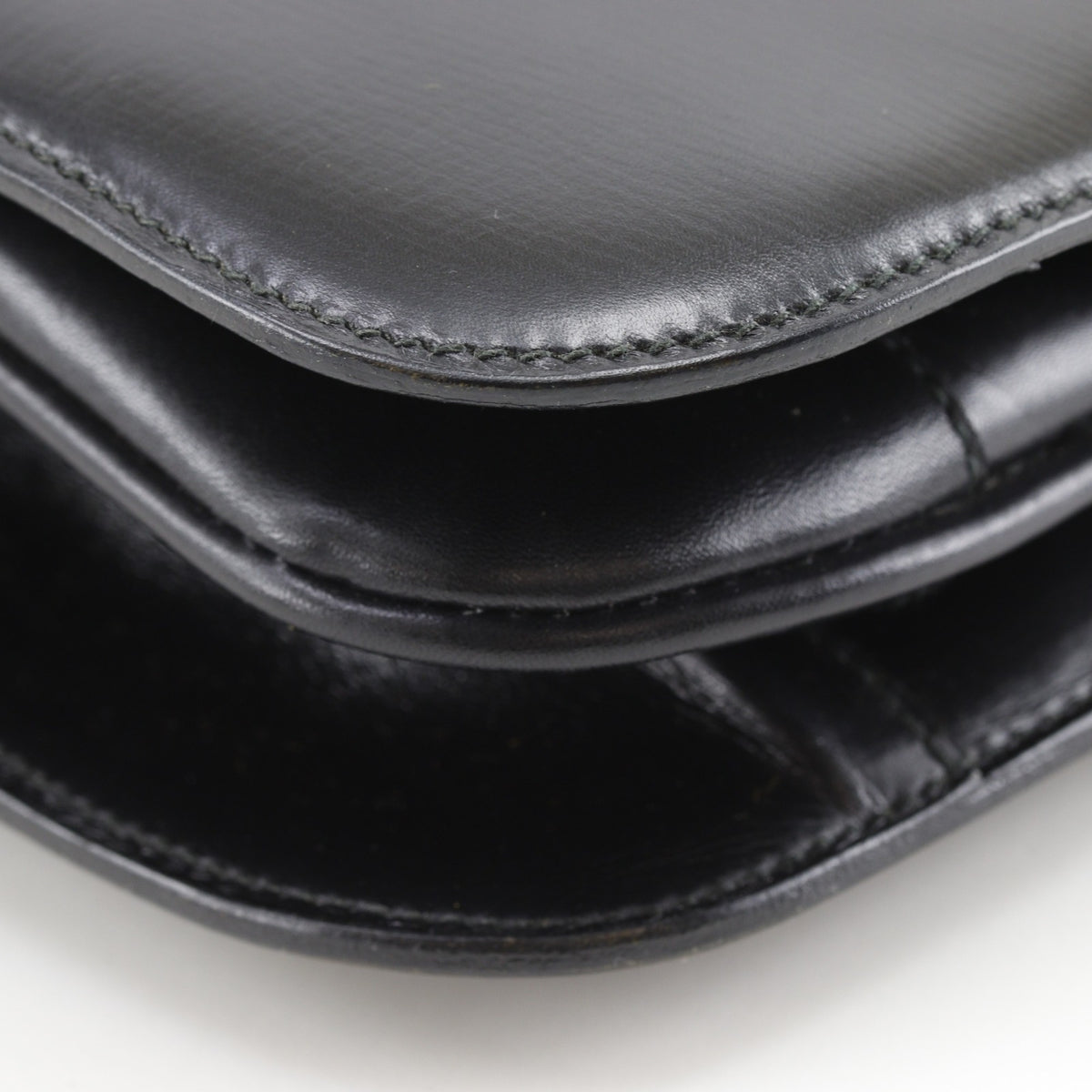 Bally Black Leather Shoulder Bag (Pre-Owned)
