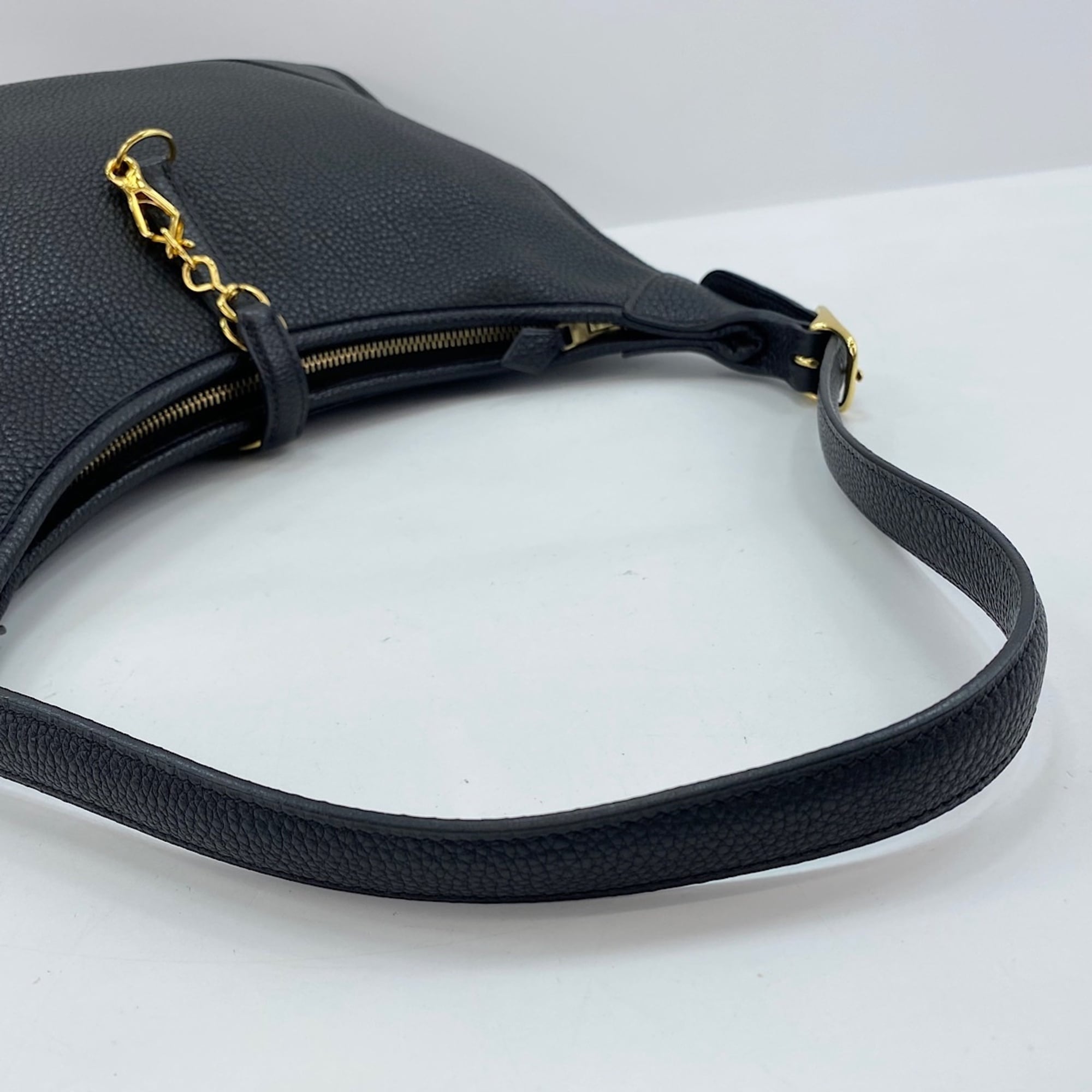 Hermes Trim Black Shoulder Bag (Pre-Owned)