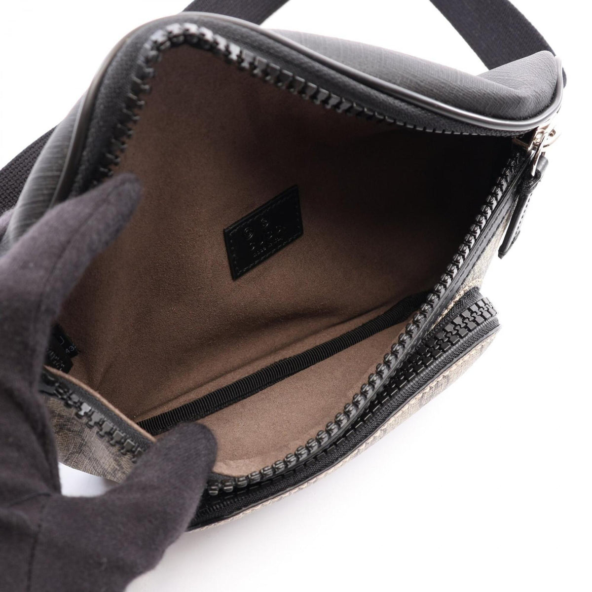 Gucci Beige Black Pvc Leather Fanny Pack Handbag (Pre-Owned)