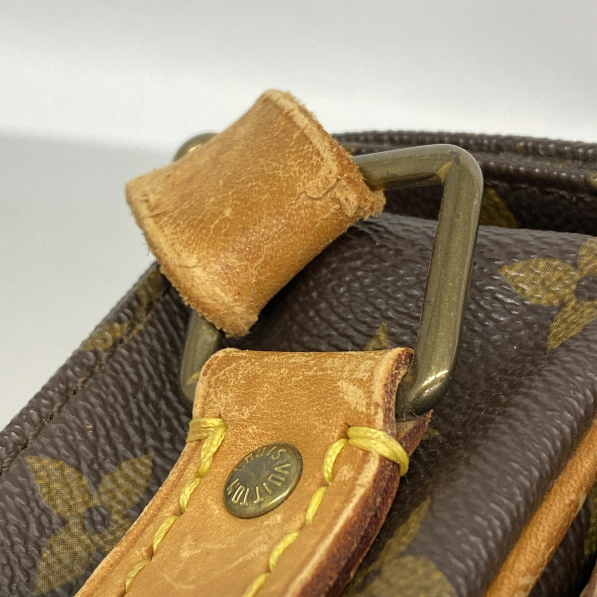 Louis Vuitton Brown Shoulder Bag (Pre-Owned)