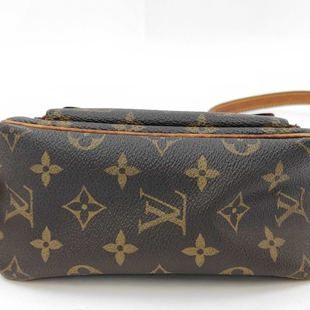 Louis Vuitton Brown Monogram Monogram Shoulder Bag (Pre-Owned)