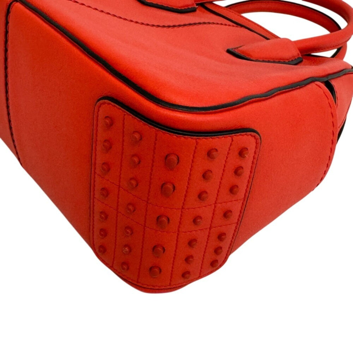 Tod's Red Color Leather Handbag (Pre-Owned)