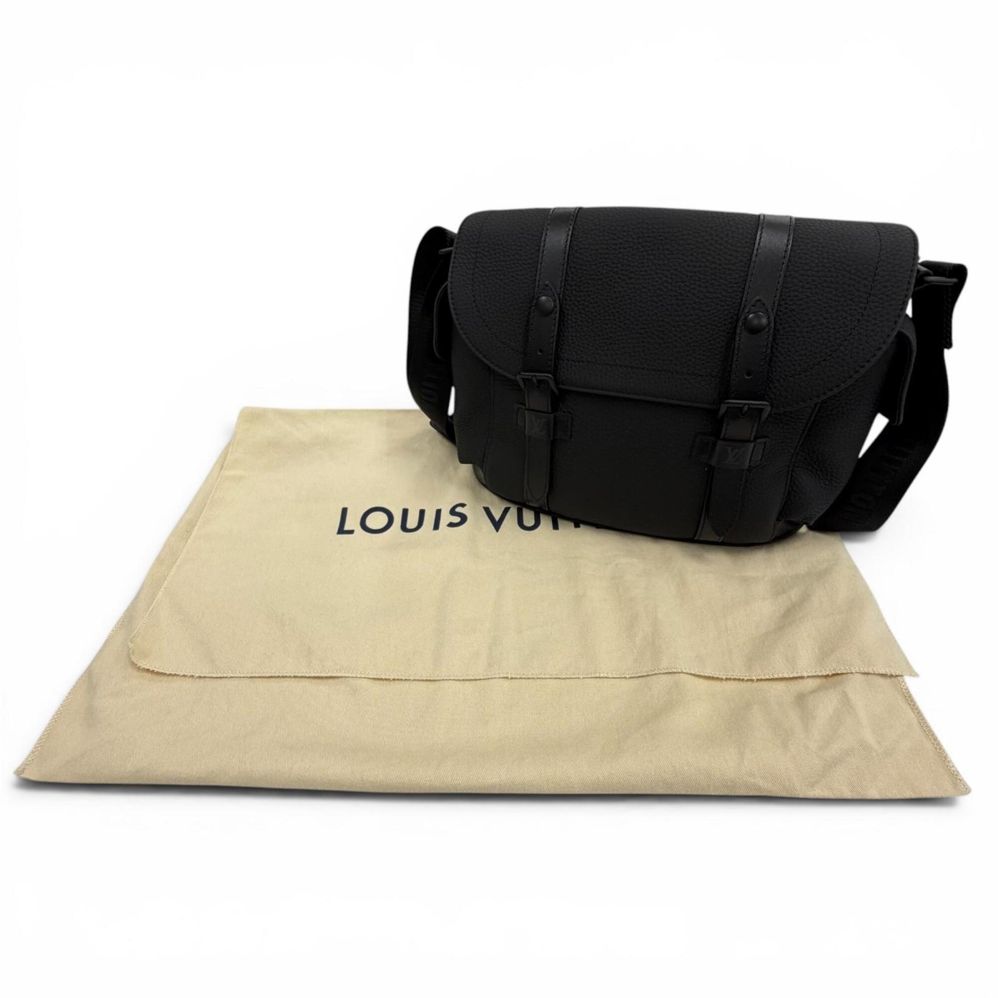 Louis Vuitton Black Leather Shoulder Bag (Pre-Owned)