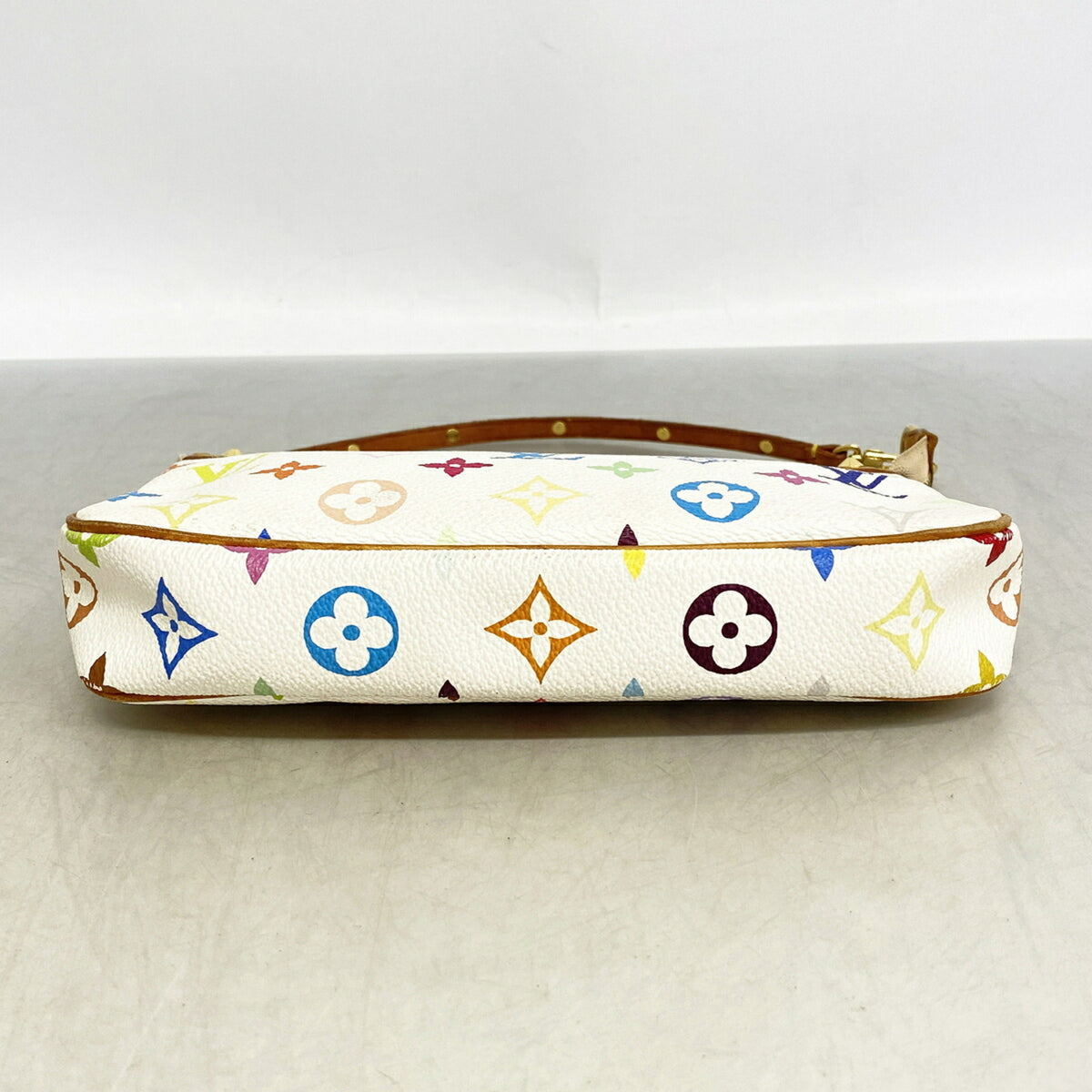 Louis Vuitton Blanc Pouch (Pre-Owned)