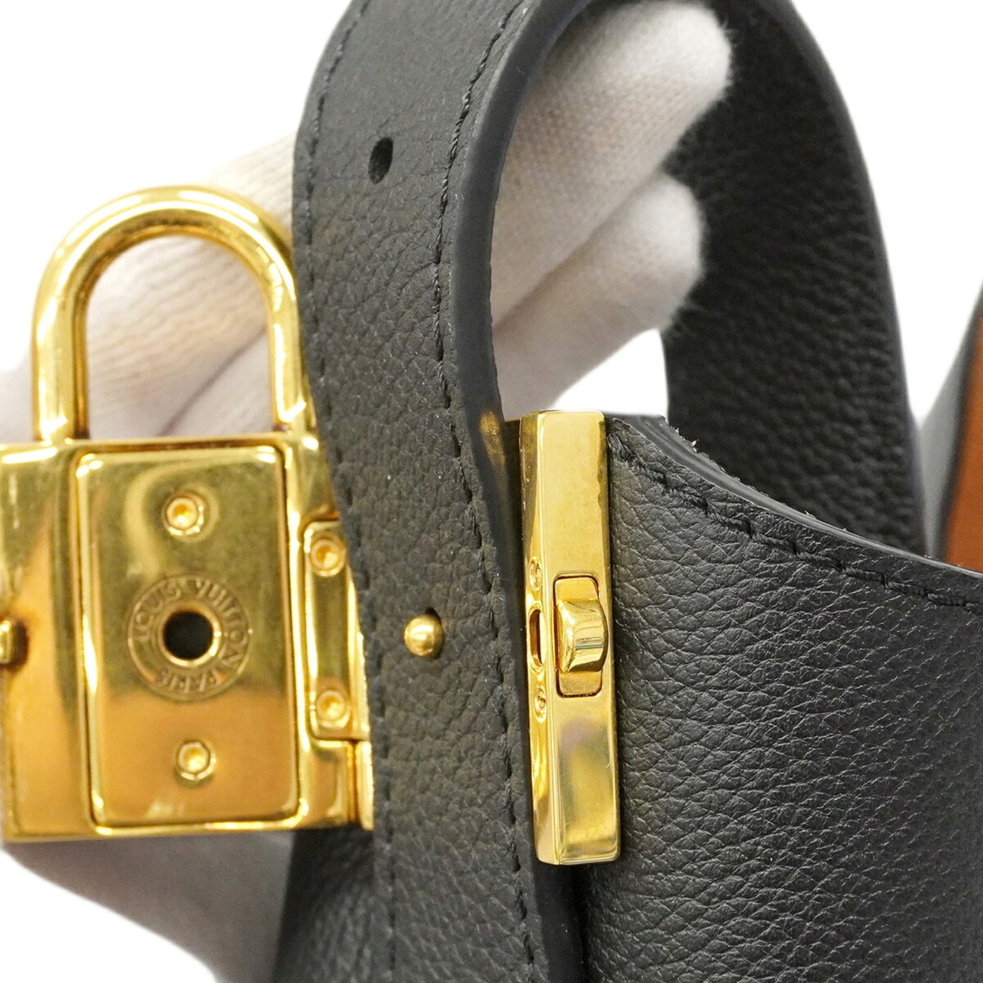 Louis Vuitton Noir Shoulder Bag (Pre-Owned)