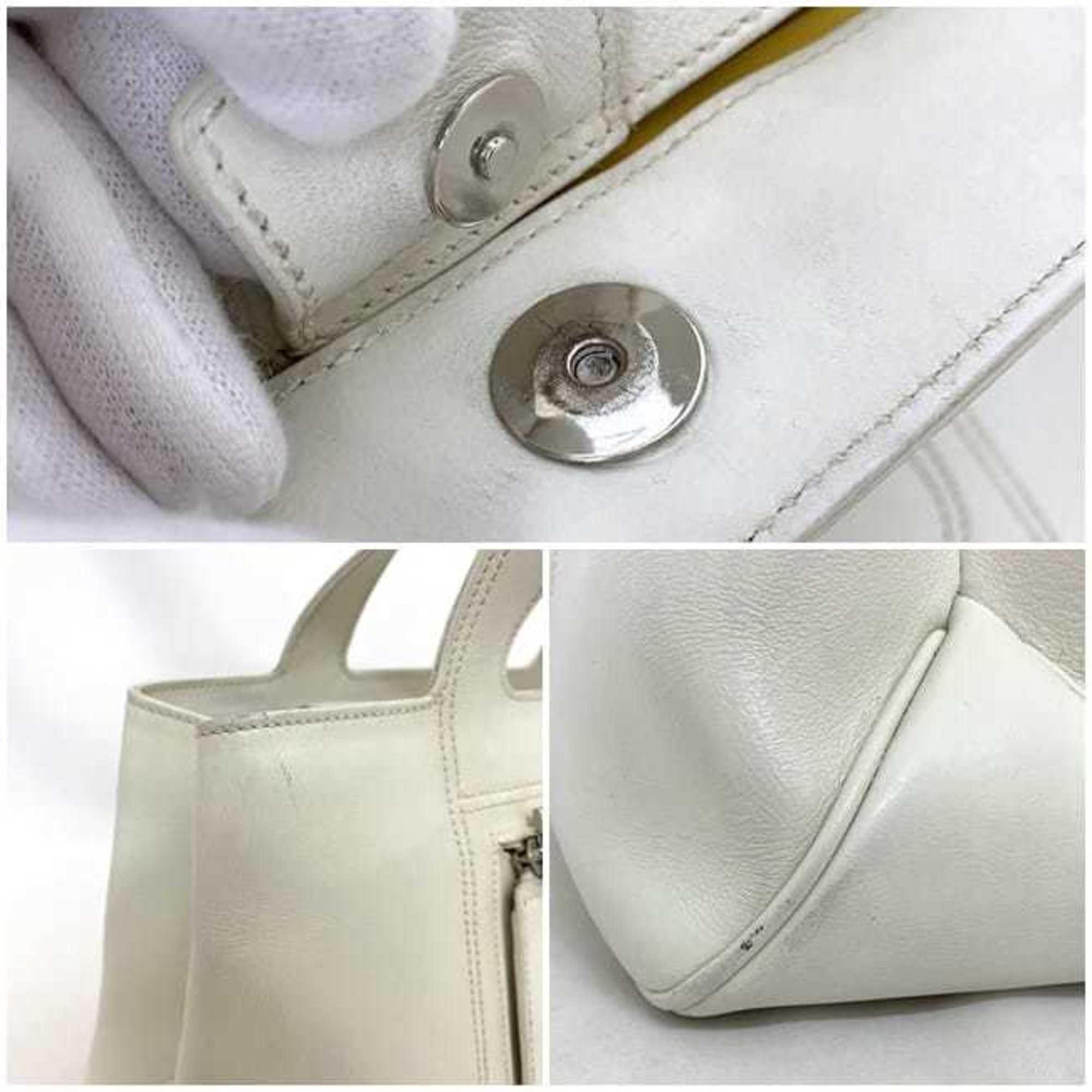 Salvatore Ferragamo Gancini White Leather Tote Bag (Pre-Owned)