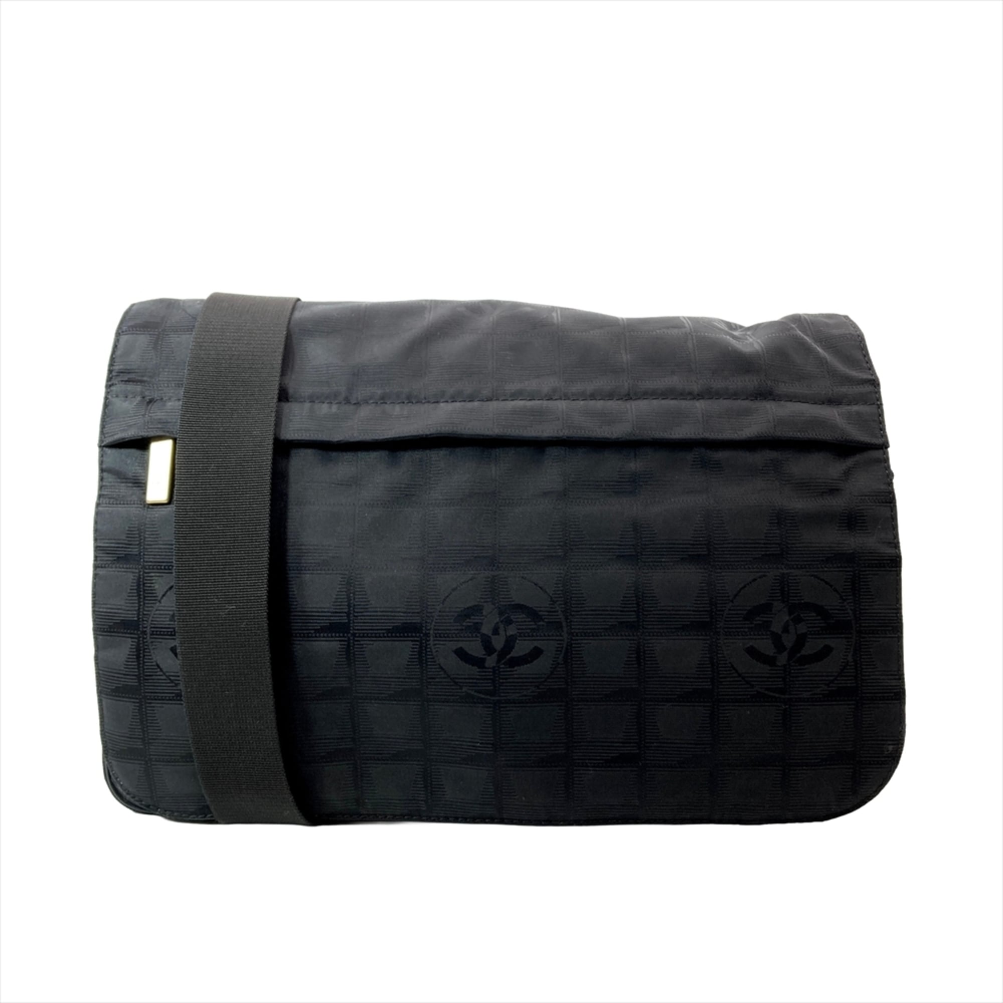 Chanel Black Nylon Shoulder Bag (Pre-Owned)