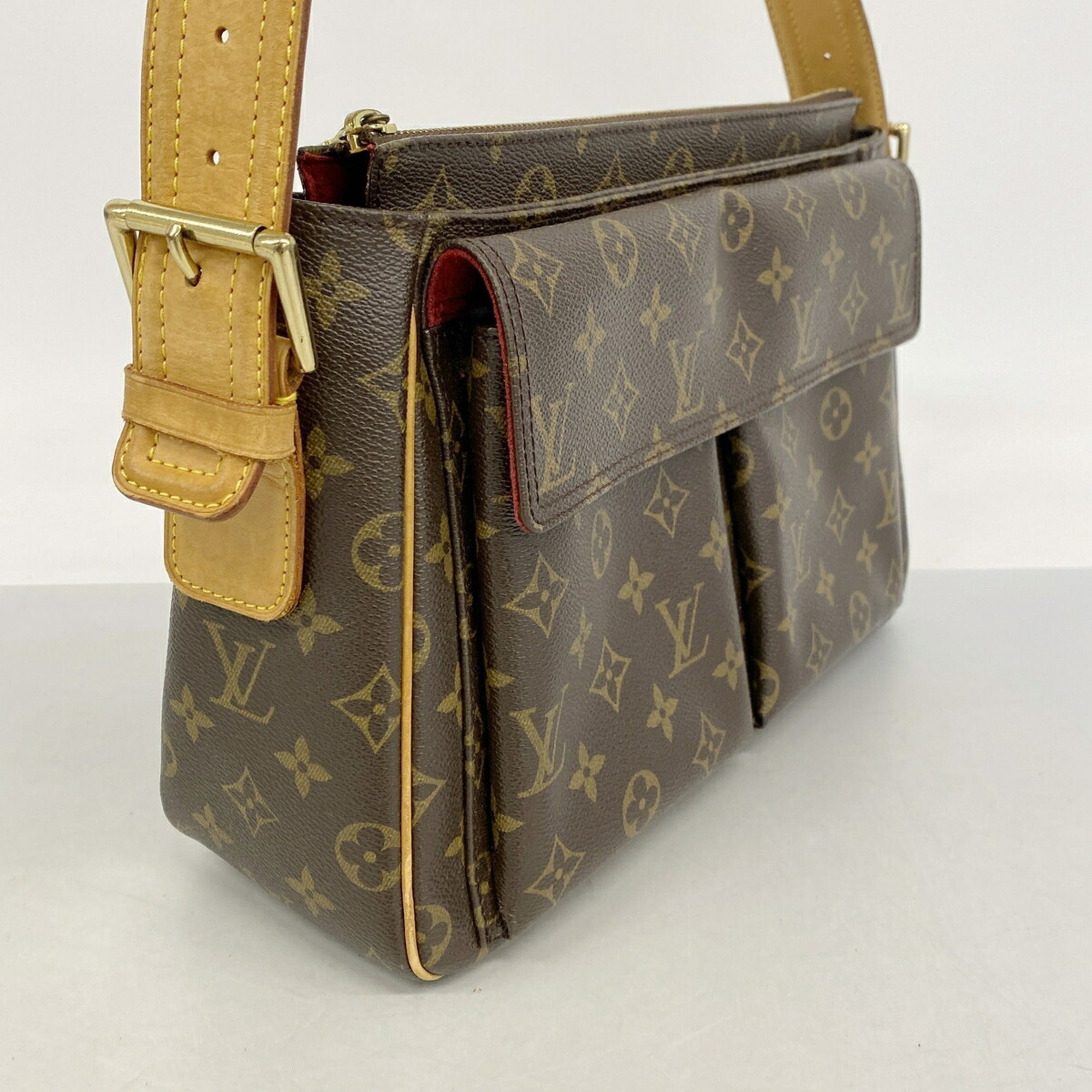 Louis Vuitton Brown Shoulder Bag (Pre-Owned)