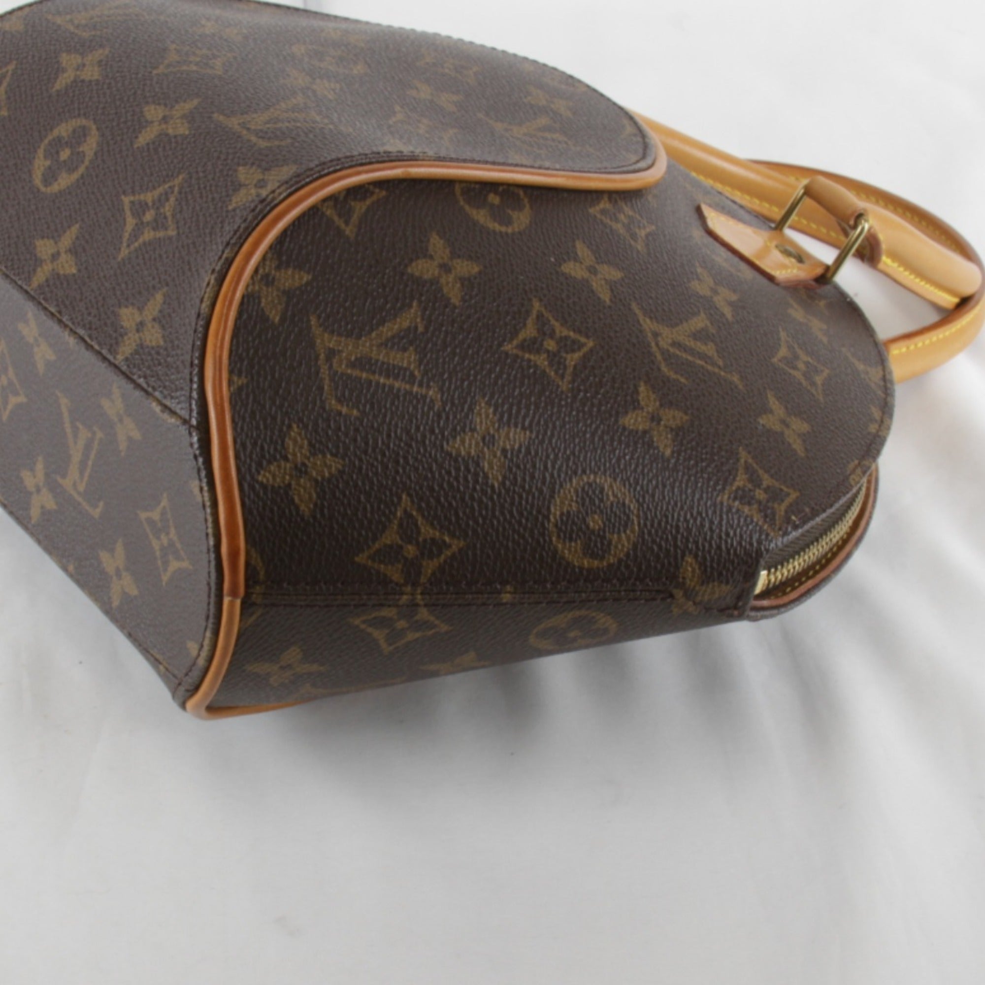 Louis Vuitton Brown Monogram Canvas Handbag (Pre-Owned)