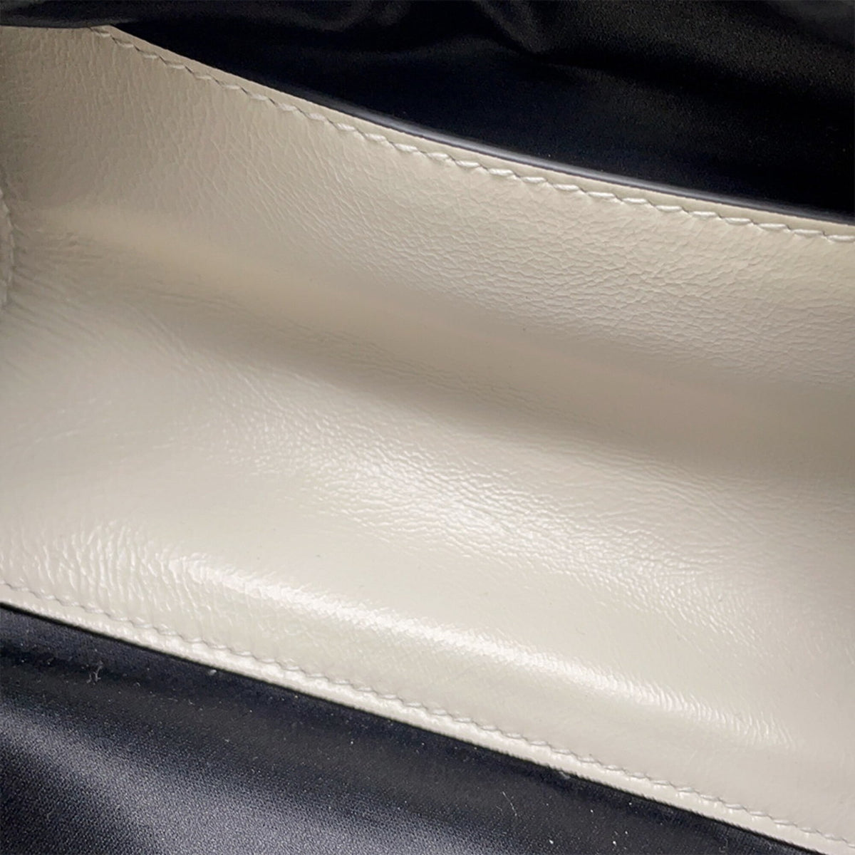 Miu Miu White Leather Handbag (Pre-Owned)