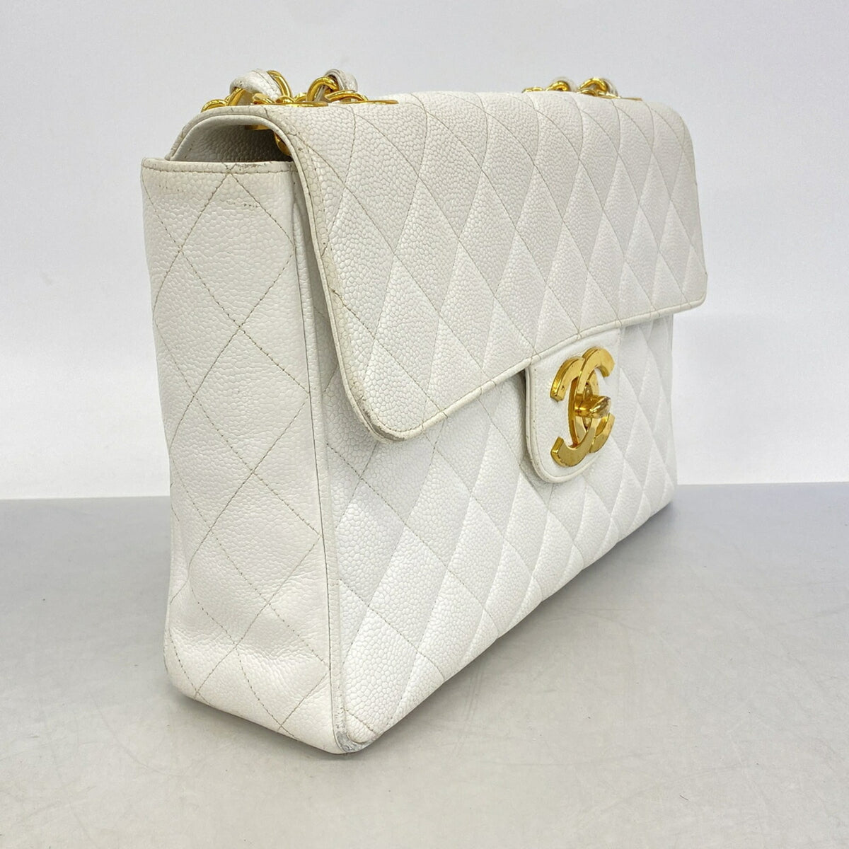 Chanel White Grained Calfskin Shoulder Bag (Pre-Owned)