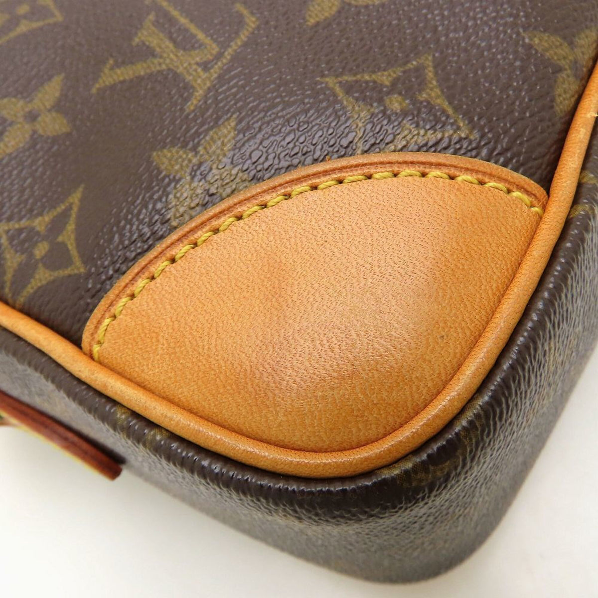 Louis Vuitton Brown Monogram Monogram Shoulder Bag (Pre-Owned)