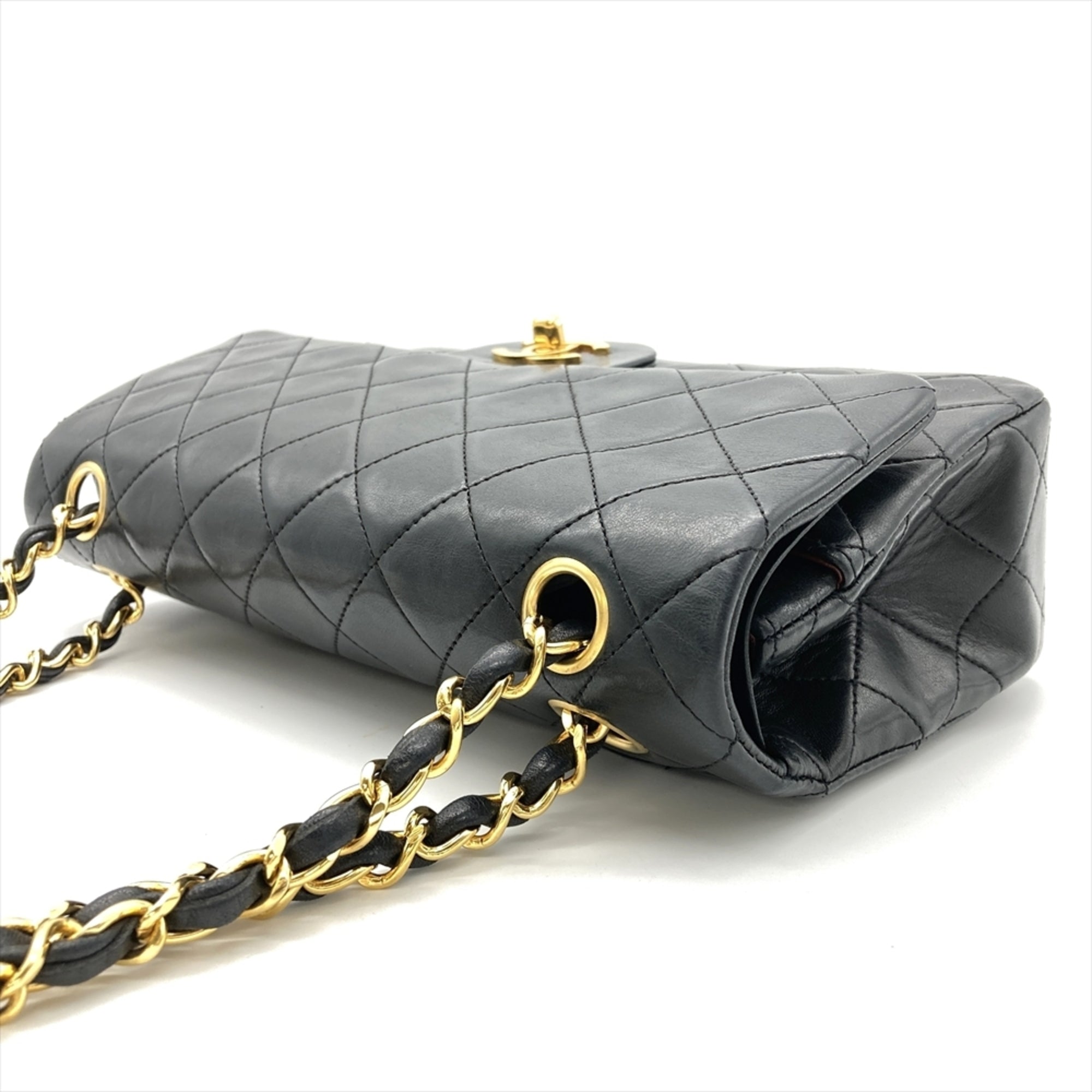 Chanel Black Shoulder Bag (Pre-Owned)