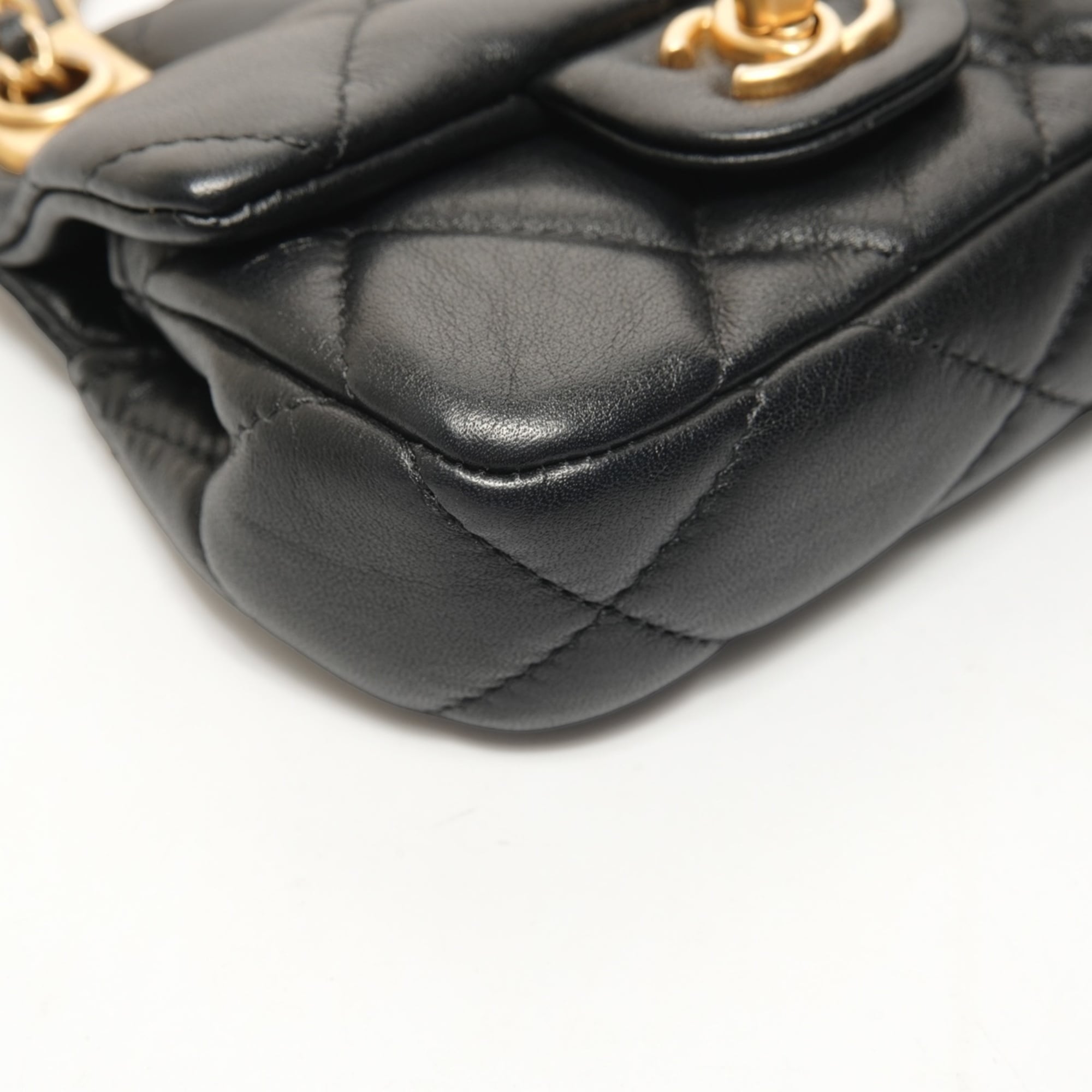 Chanel Matelasse Black Clear Chain/Shoulder Wallet (Pre-Owned)