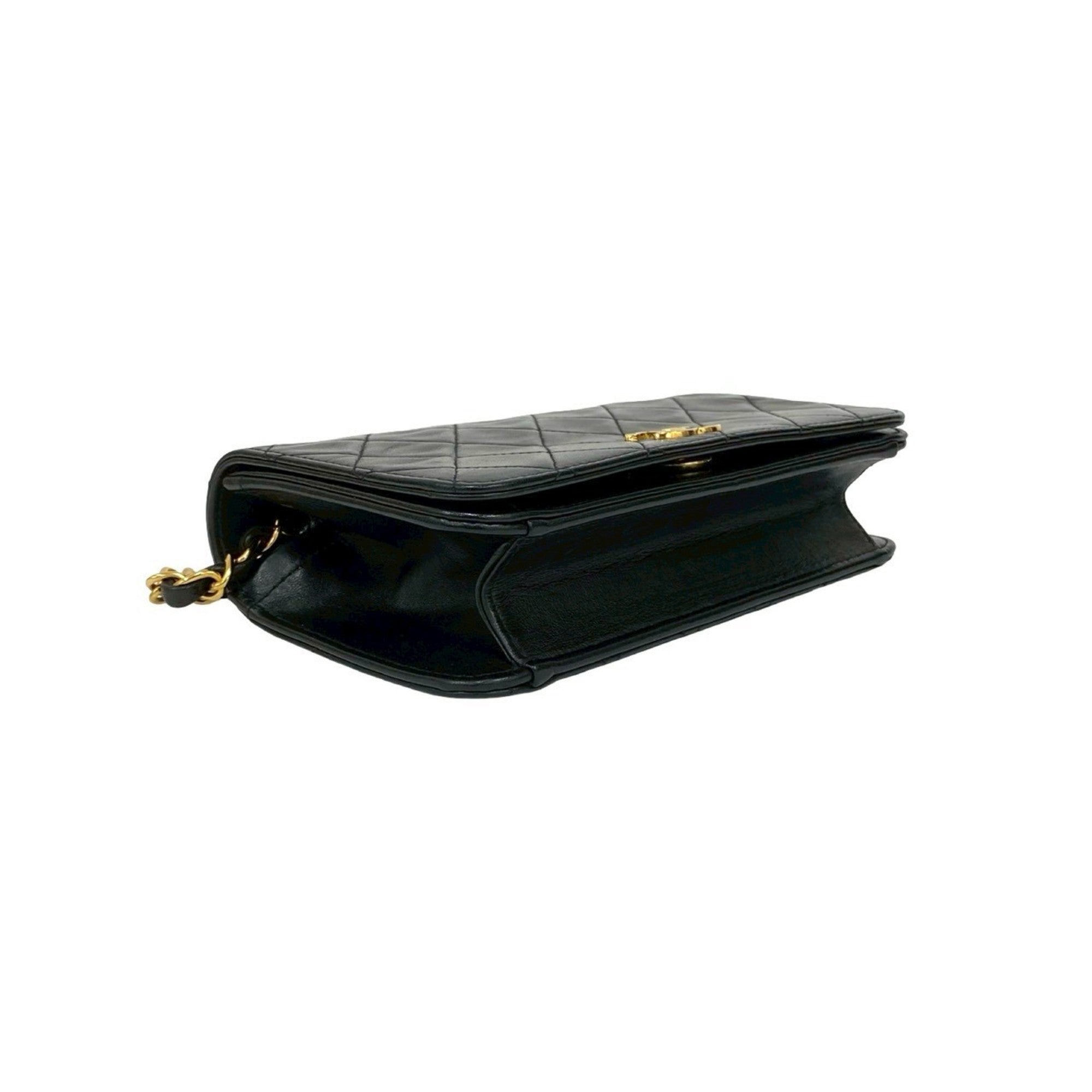 Chanel Black Leather Pochette Shoulder Bag (Pre-Owned)
