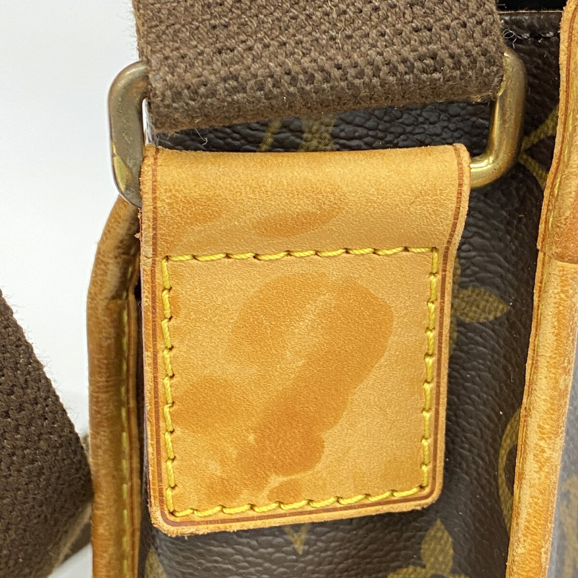 Louis Vuitton Brown Shoulder Bag (Pre-Owned)