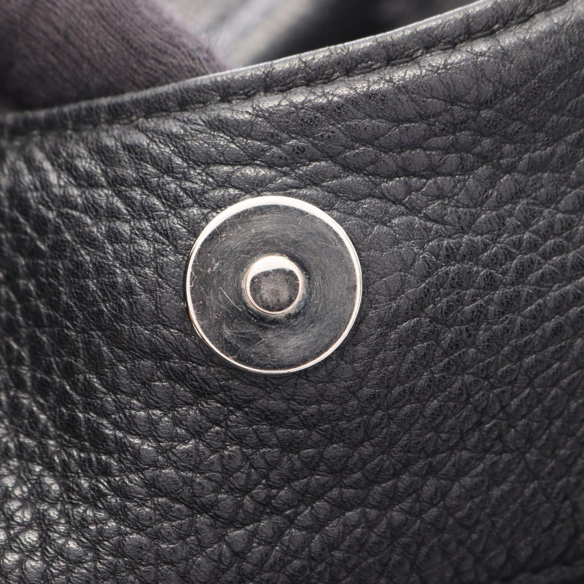 Chanel Black Leather Handbag (Pre-Owned)