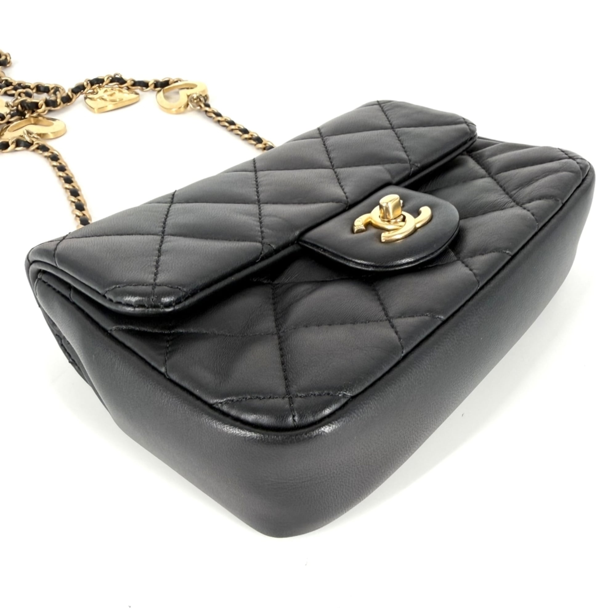 Chanel Black Leather Shoulder Bag (Pre-Owned)