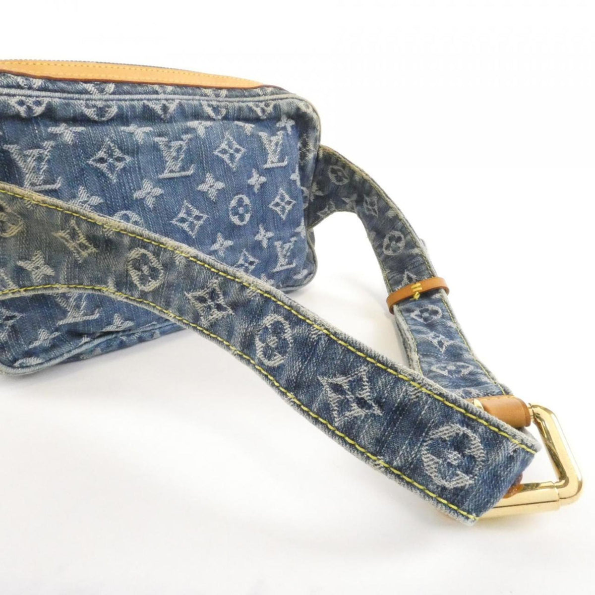 Louis Vuitton Blue Denim Shoulder Bag (Pre-Owned)