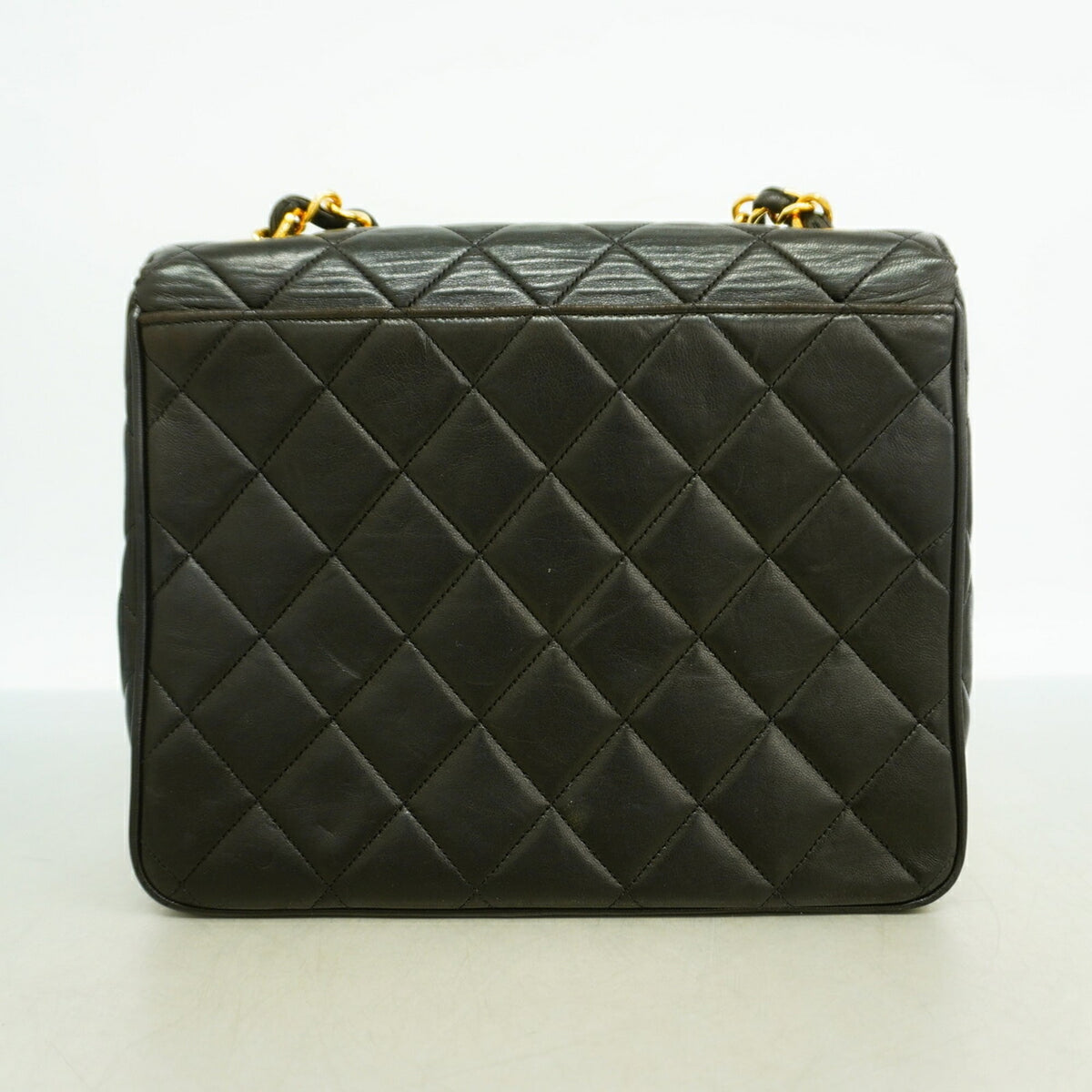 Chanel Black Leather Shoulder Bag (Pre-Owned)