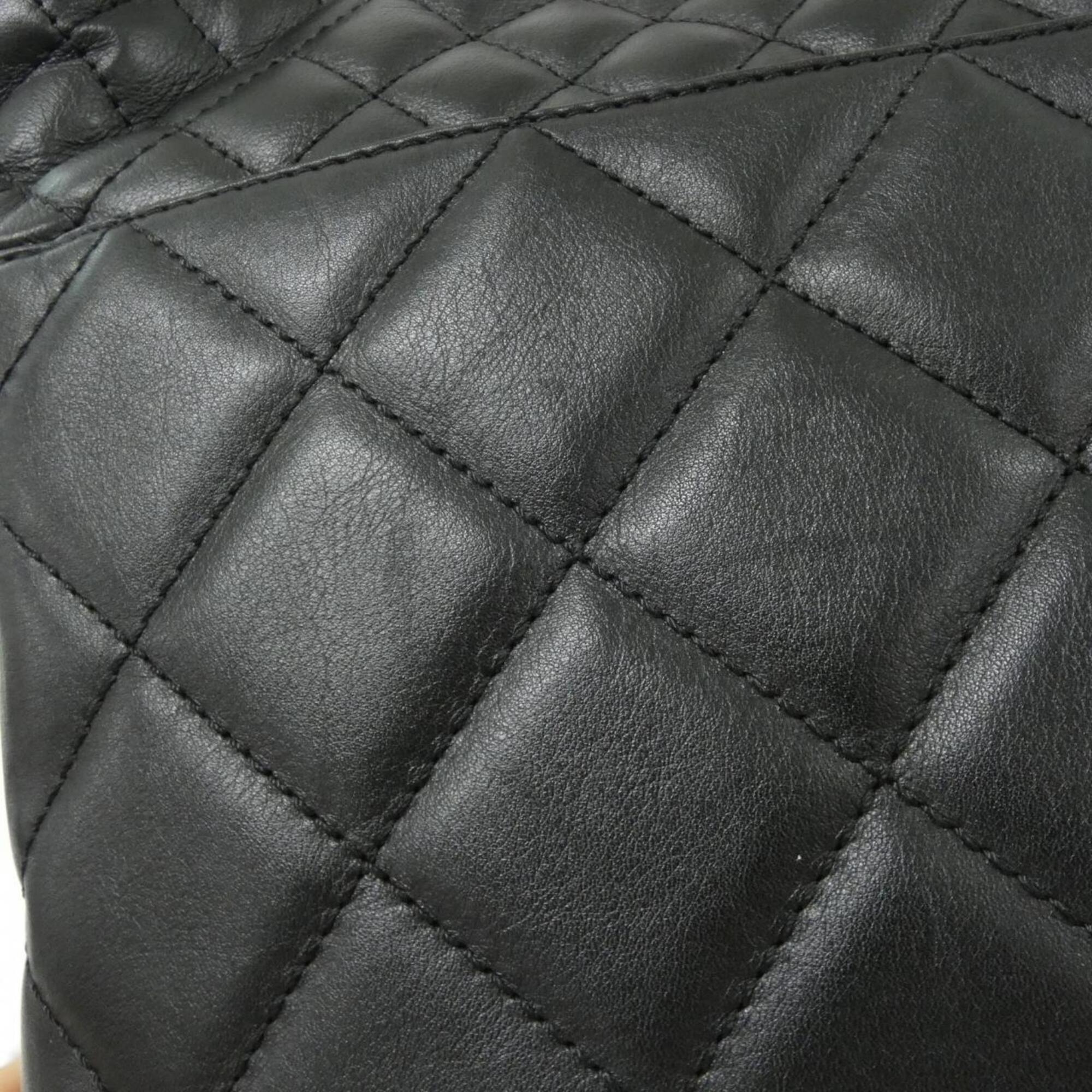 Chanel Black Leather Shoulder Bag (Pre-Owned)