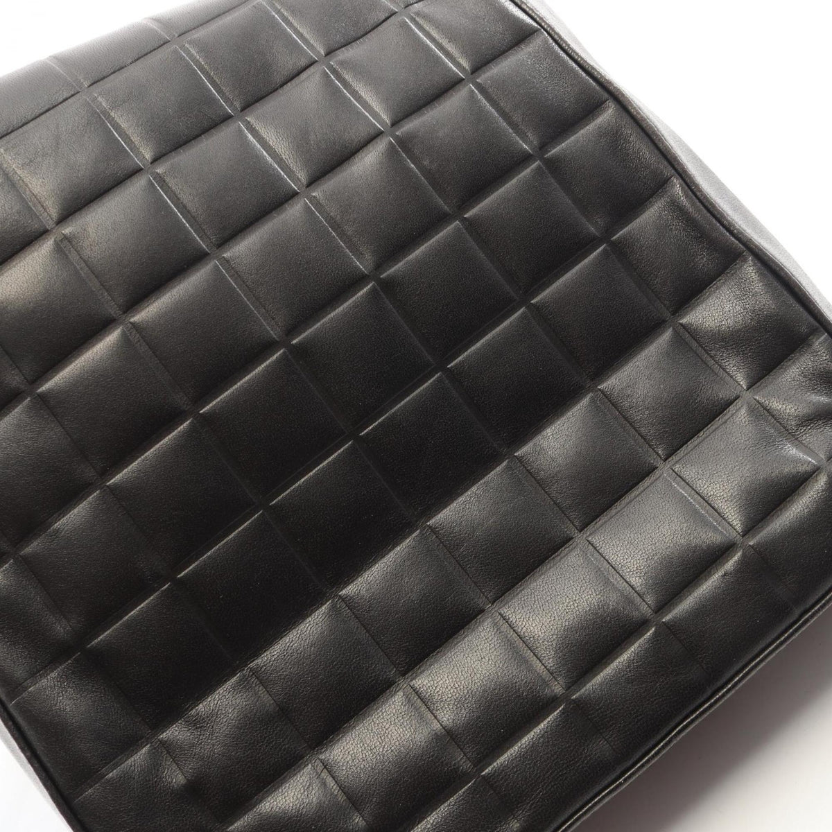Chanel Black Leather Handbag Shoulder Bag (Pre-Owned)