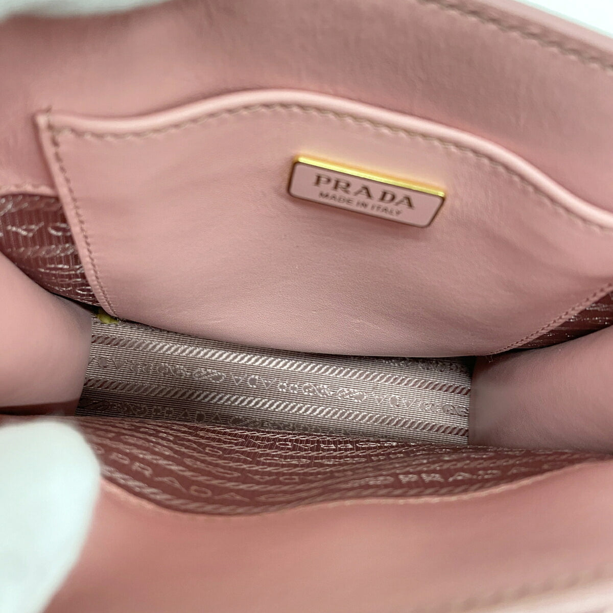 Prada Pink Leather Handbag (Pre-Owned)