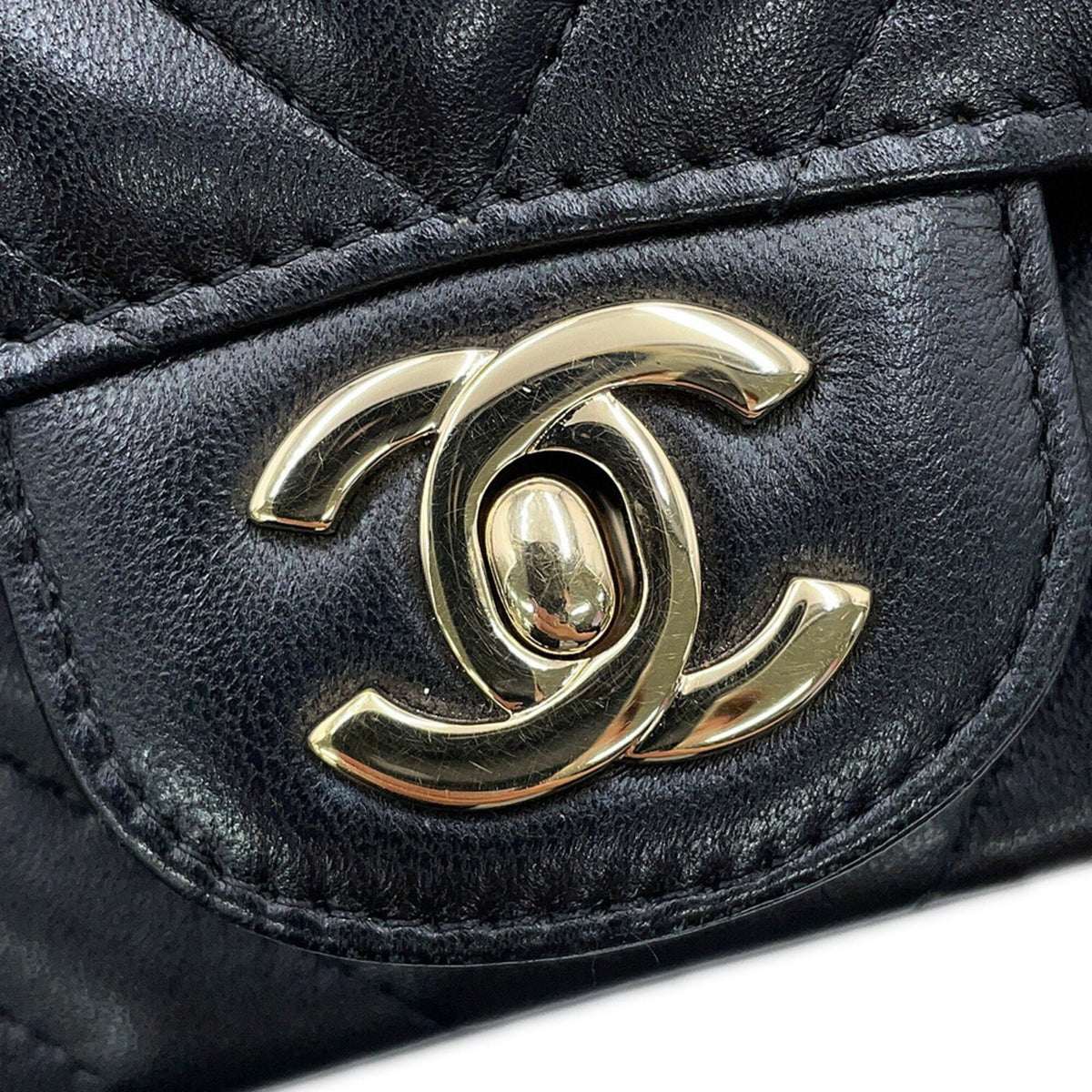 Chanel Black Leather Handbag Shoulder Bag (Pre-Owned)