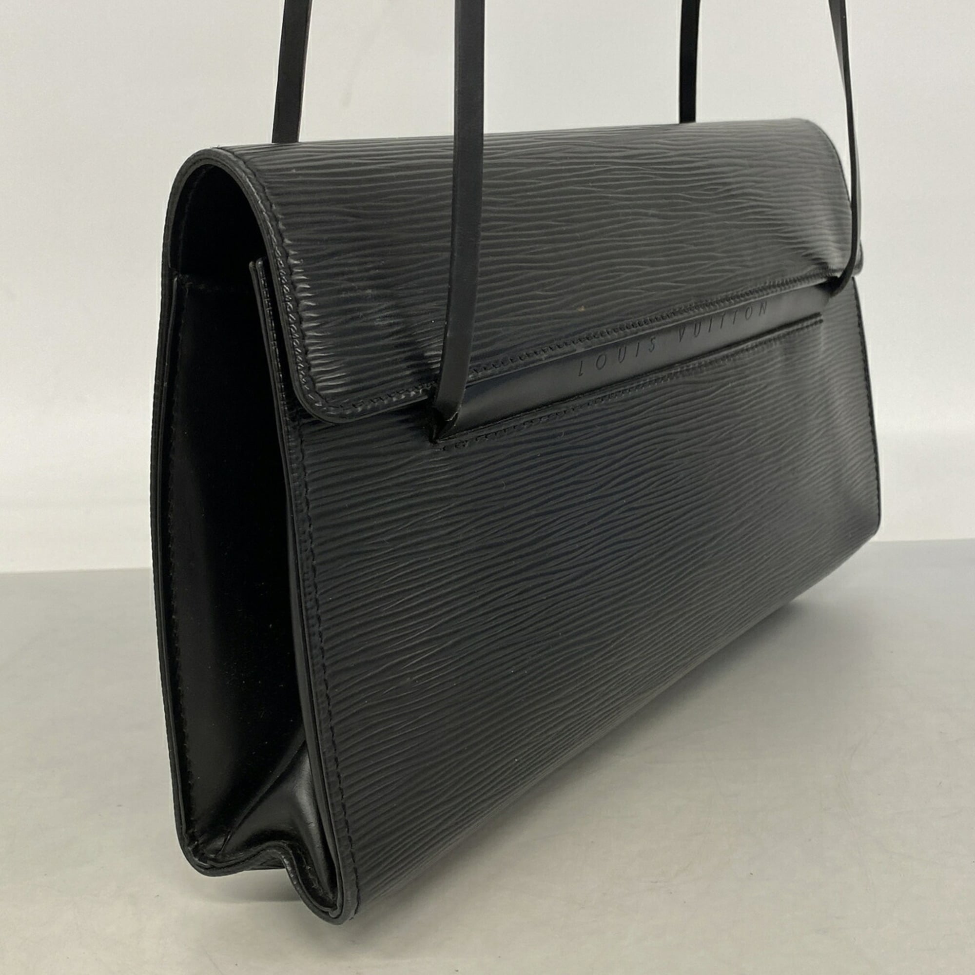 Louis Vuitton Noir Shoulder Bag (Pre-Owned)