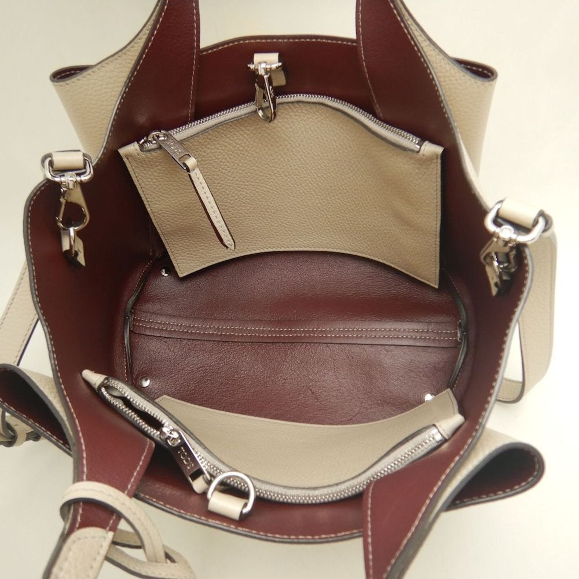 Tod's Cream Leather Handbag (Pre-Owned)