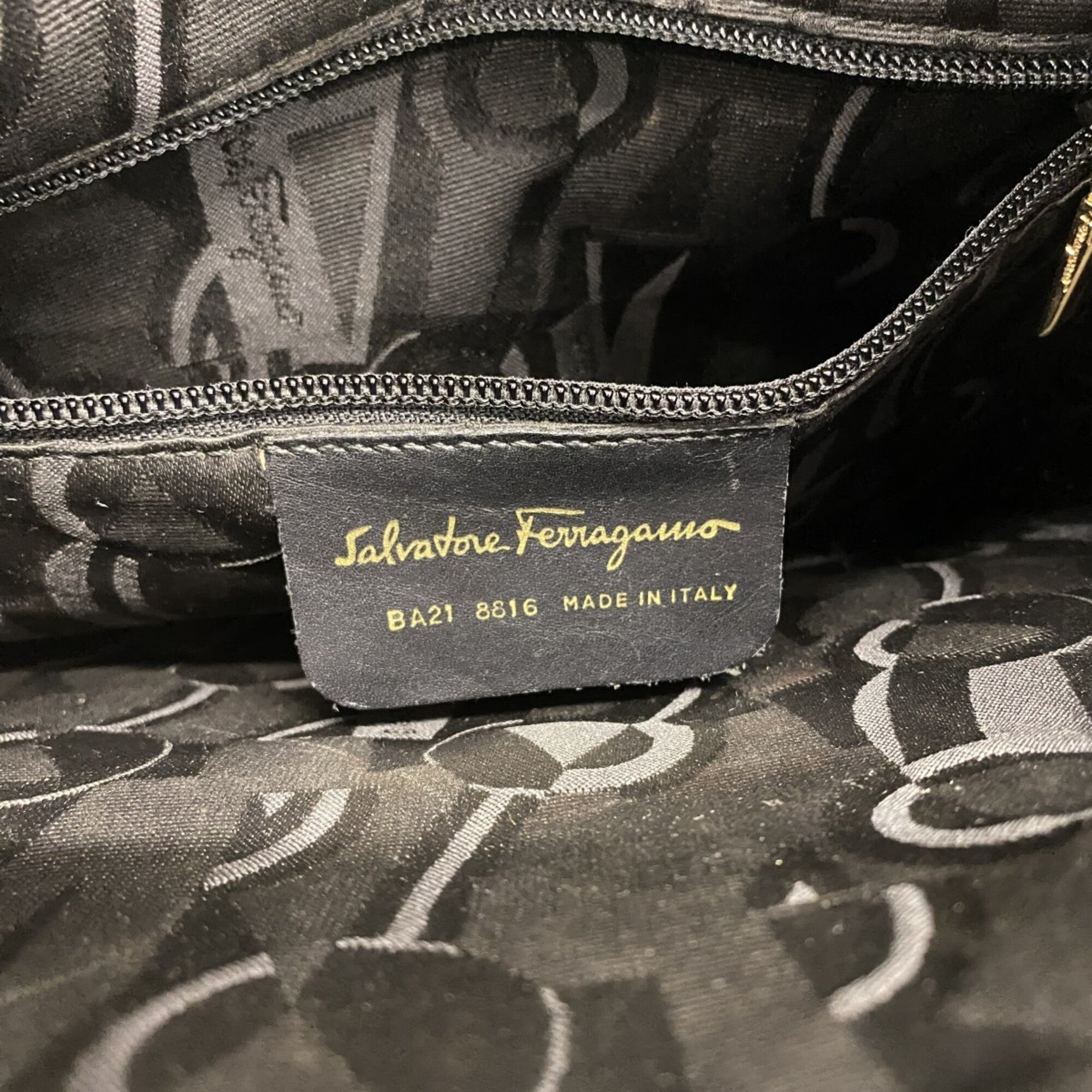 Salvatore Ferragamo Black Nylon Canvas Shoulder Bag (Pre-Owned)