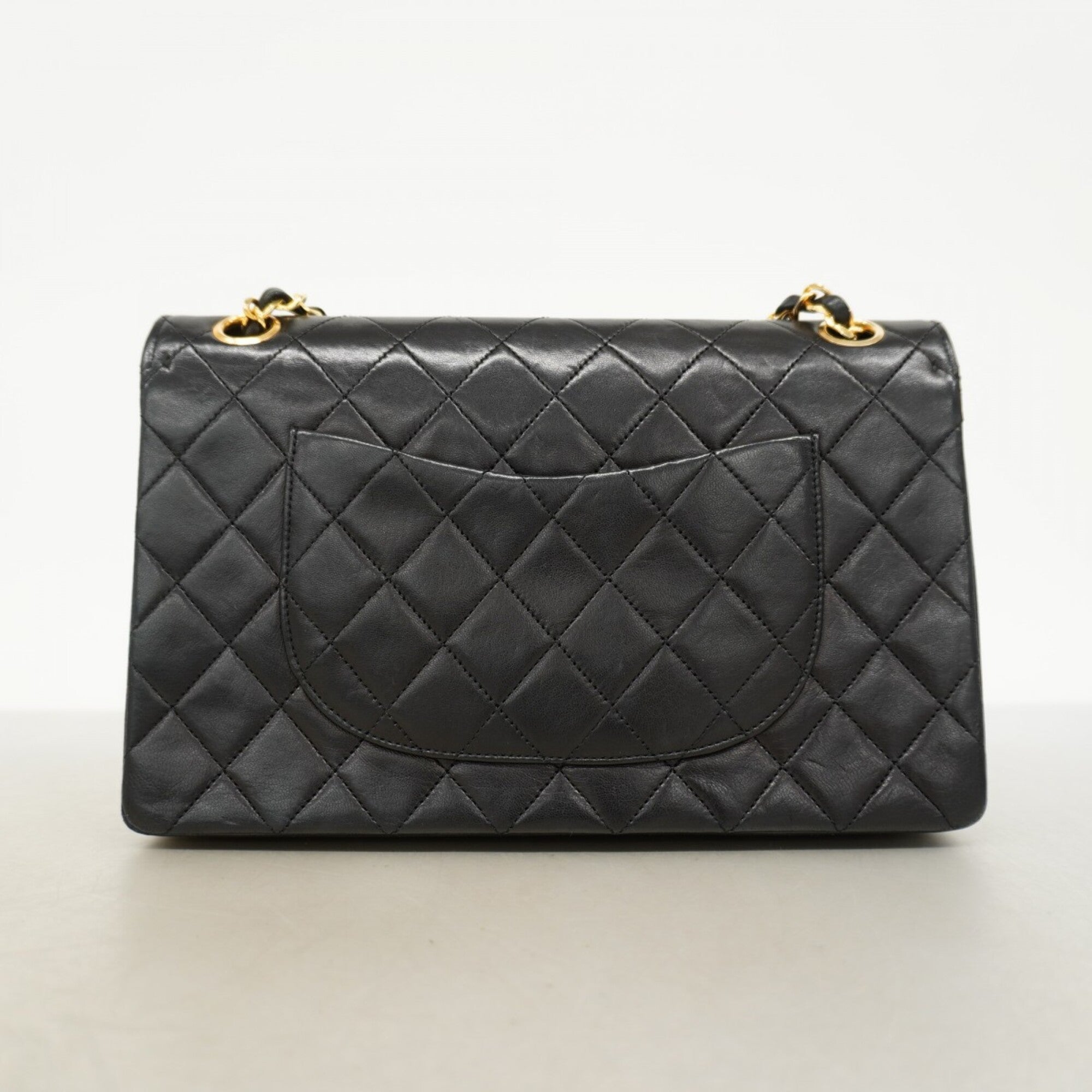 Chanel Black Leather Shoulder Bag (Pre-Owned)