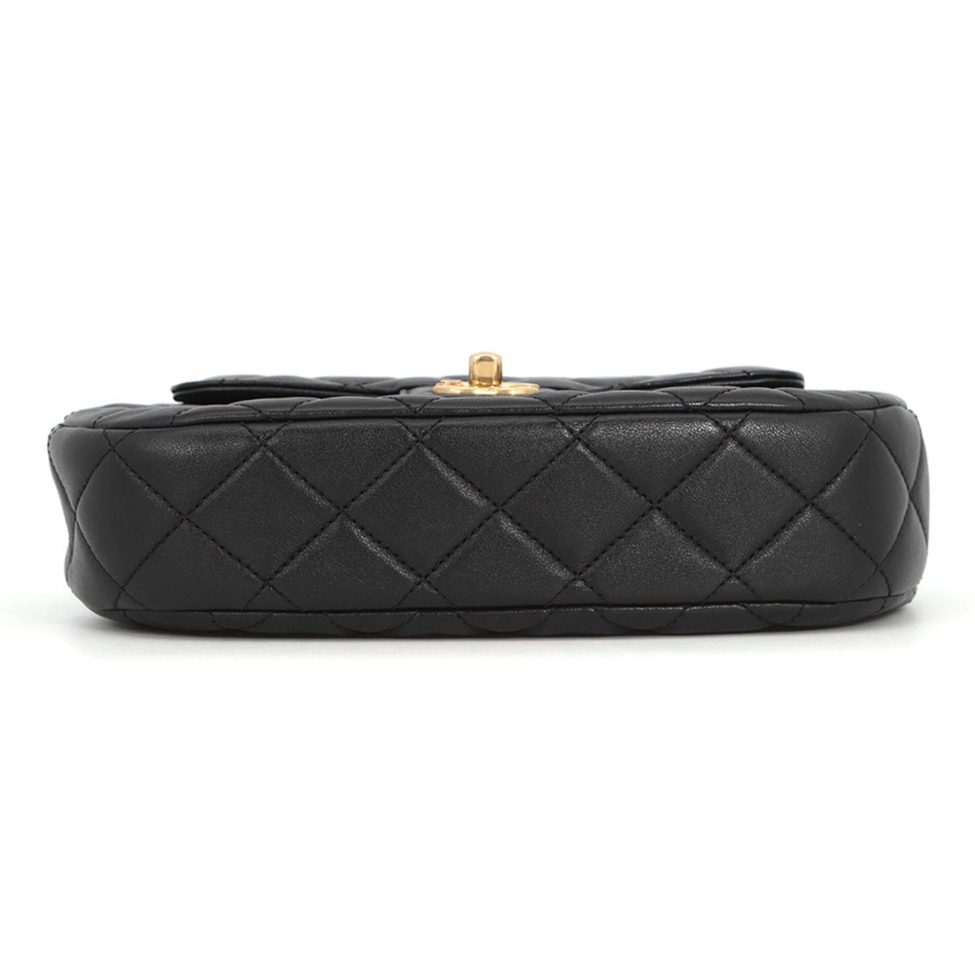 Chanel Black Leather Shoulder Bag (Pre-Owned)