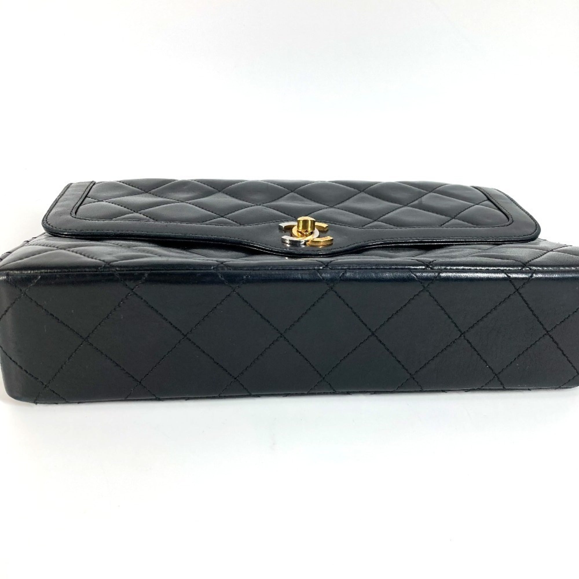 Chanel Black Leather Shoulder Bag (Pre-Owned)