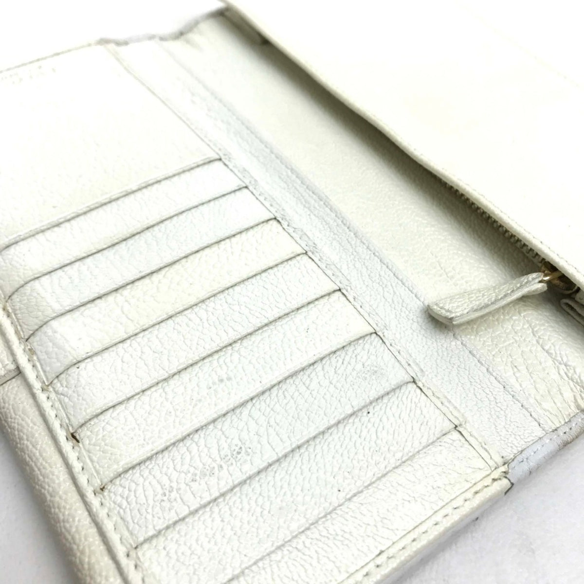 Bvlgari White Leather Long Wallet (Bi-Fold) (Pre-Owned)
