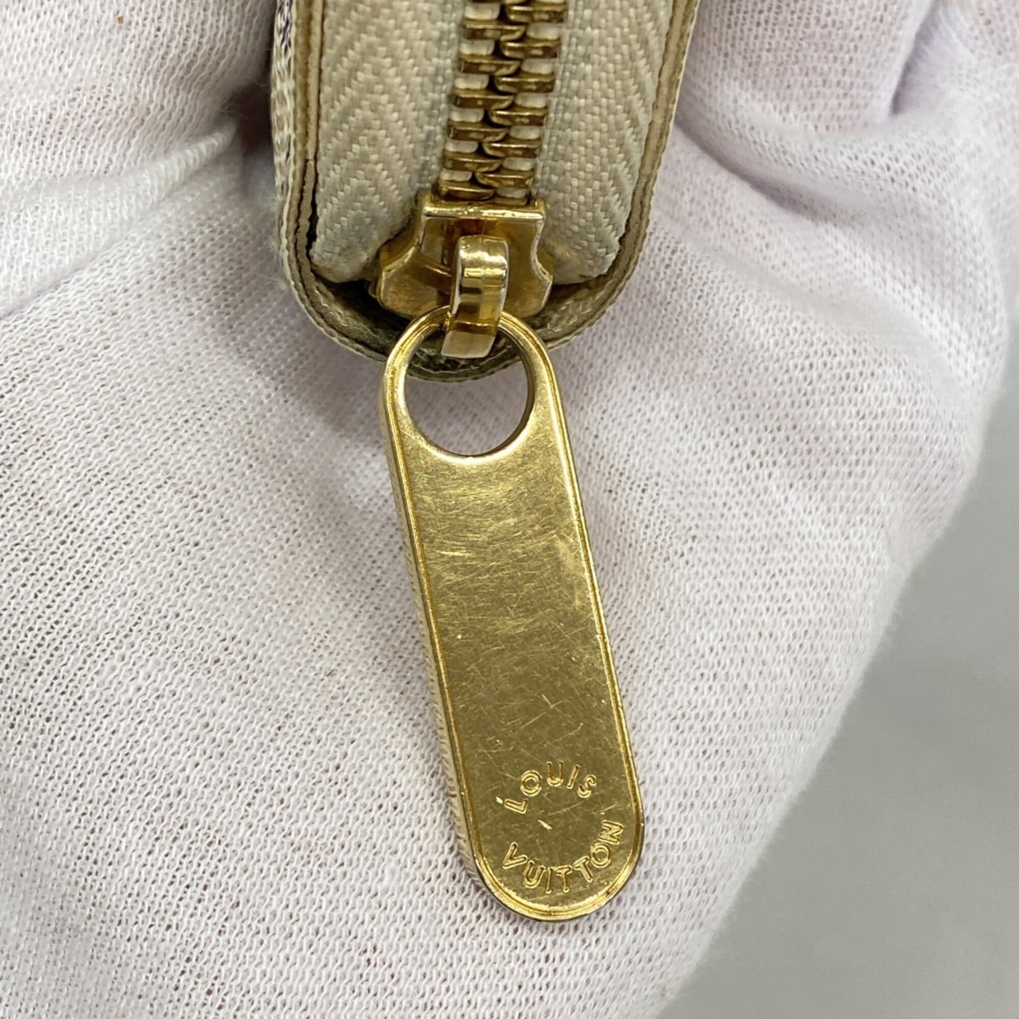 Louis Vuitton White Long Wallet (Bi-Fold) (Pre-Owned)