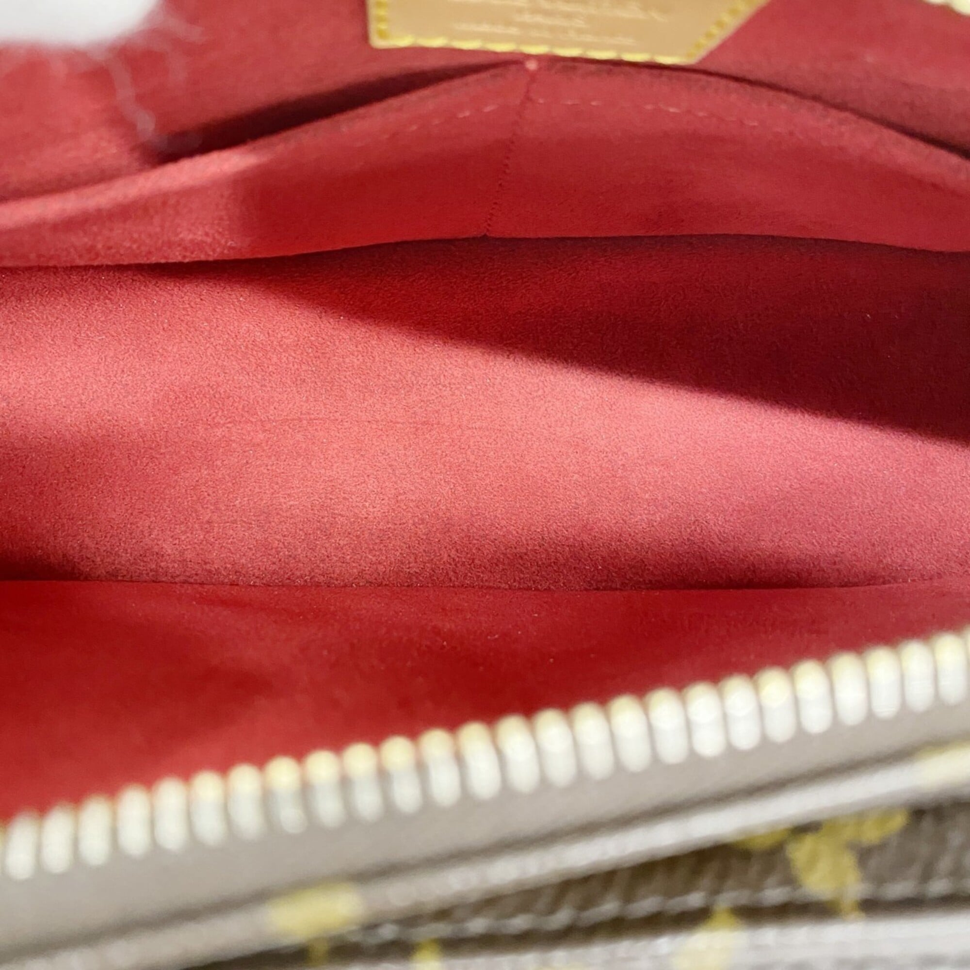 Louis Vuitton Brown Shoulder Bag (Pre-Owned)