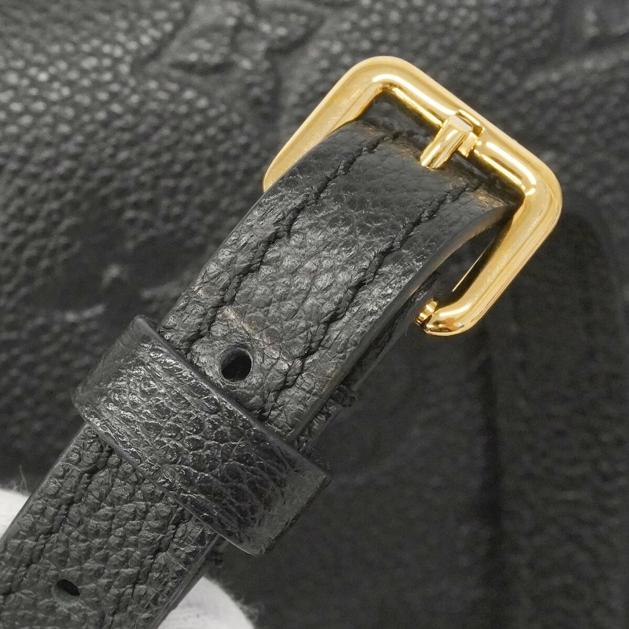 Louis Vuitton Noir Shoulder Bag (Pre-Owned)