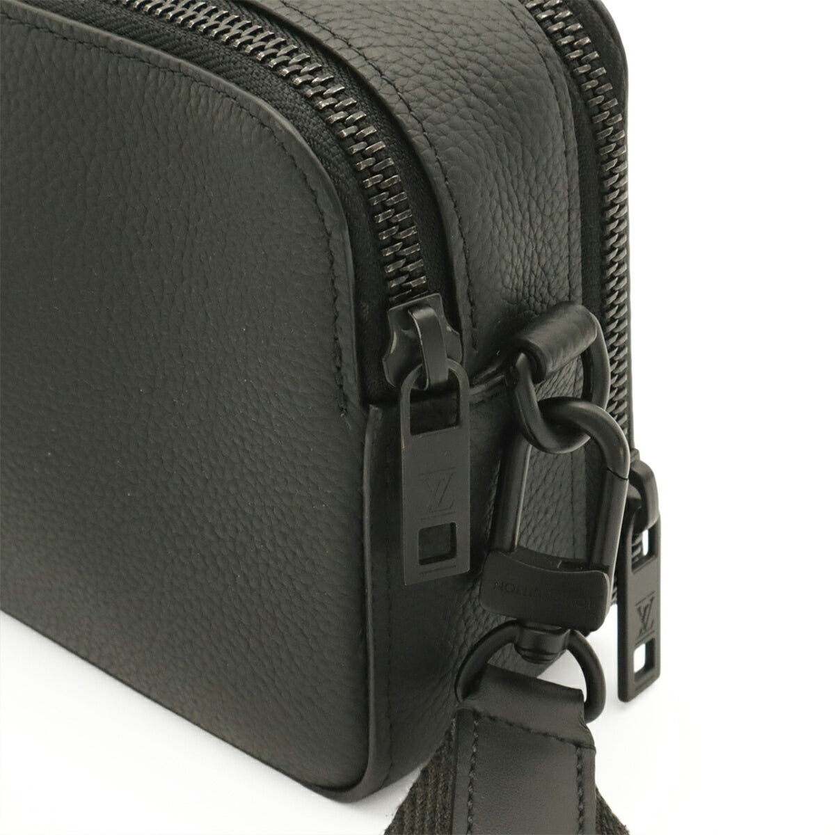 Louis Vuitton Noir Leather Clutch Bag Shoulder Bag (Pre-Owned)