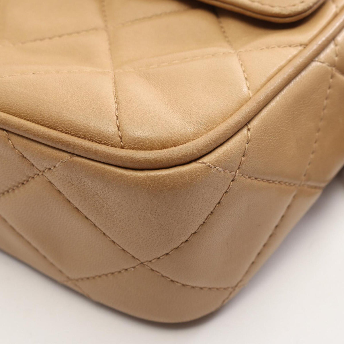 Chanel Beige Leather Handbag Shoulder Bag (Pre-Owned)